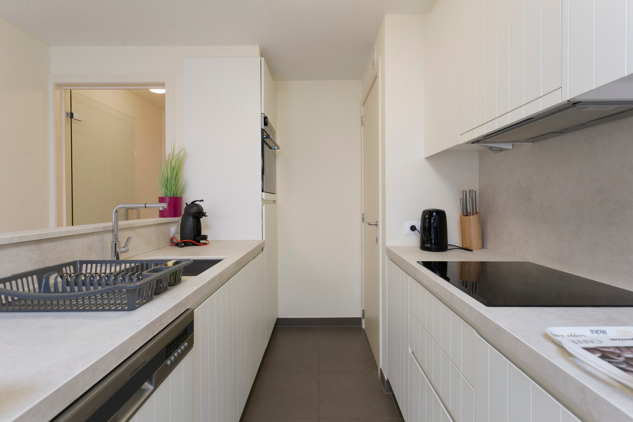 On the 3rd floor: (hall(toilet), Living room(TV, dining table, seating area, DVD player, radio), Kitchen(hob(electric), electric kettle, toaster, hood, coffee machine, oven, microwave, dishwasher, fridge-freezer), Bedroom with bathroom(double bed(160 x 200 cm), TV, shower, washbasin), Bedroom with bathroom(double bed(180 x 200 cm), double sofa bed, TV, bath tub, shower, washbasin), Internet access)\n\nheating(gas), terrace, bicycle storage, lift