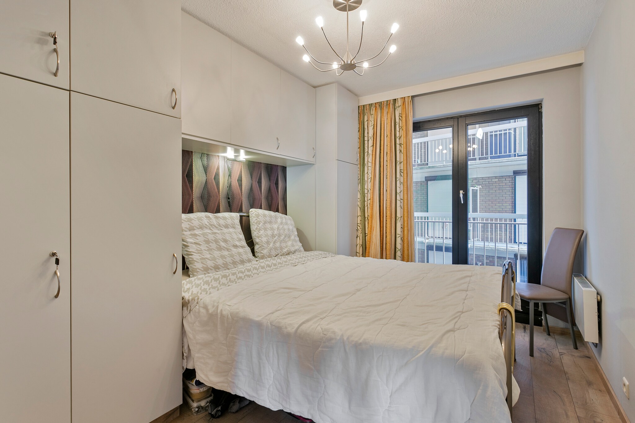 On the 5th floor: (Living room(double sofa bed, TV, dining table, seating area, DVD player), Kitchen(hob(electric), electric kettle, toaster, hood, coffee machine, oven, microwave, dishwasher, fridge-freezer), bedroom(double bed(180 x 200 cm)), bedroom(double bed(160 x 200 cm), double bed(160 x 200 cm), TV), bathroom(shower, washbasin, hairdryer), Internet access)\n\nbalcony or terrace, heating, bicycle storage, ironing board, iron