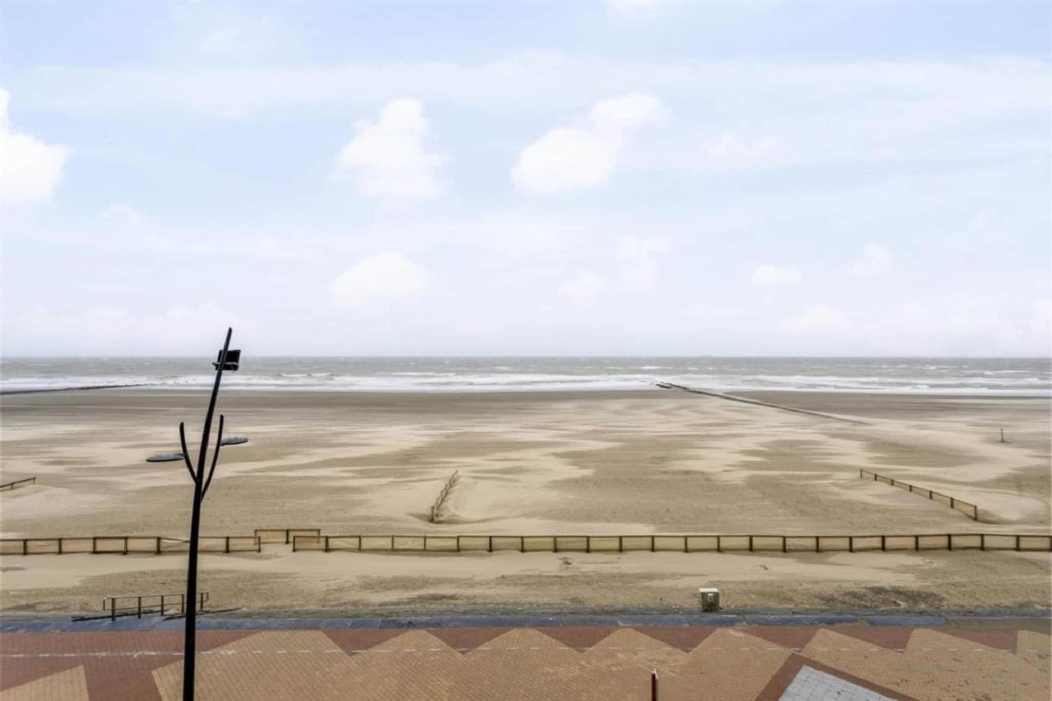 Apartment with 4 rooms and terrace-Areas summer 1km