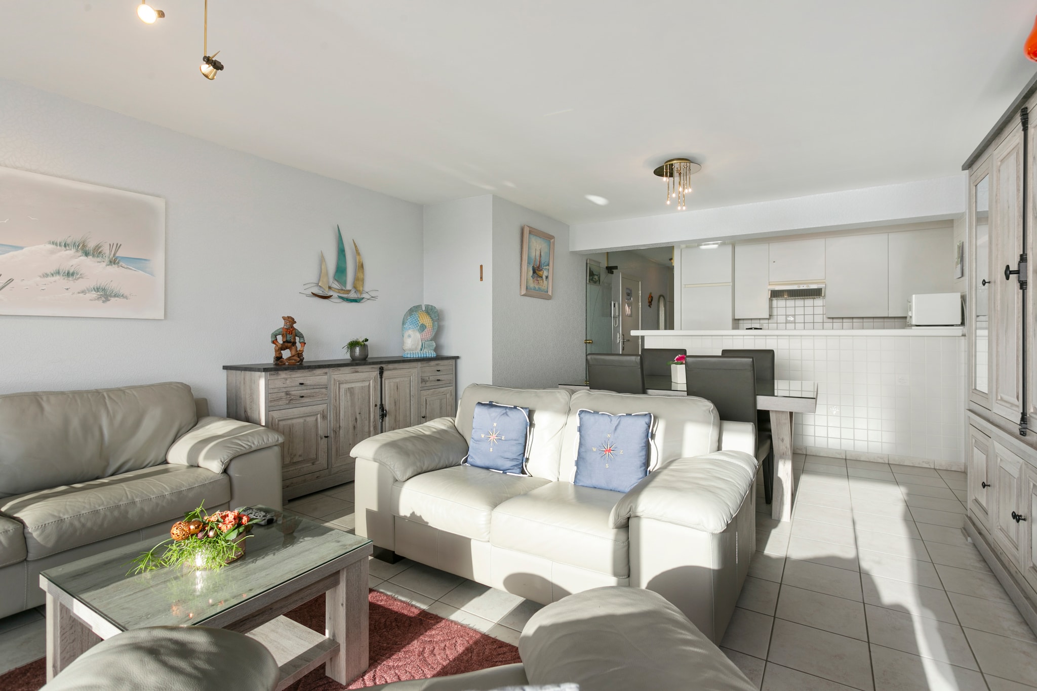 This bright flat offers stunning views of the marina and the Blankenberge polders, creating a perfect setting for a relaxing holiday. The sunny front terrace welcomes you and immediately sets the tone for a laid-back vacation. Inside, the spacious living room is complemented by an open kitchen, making it an ideal space to relax and enjoy your meals.

The flat features two comfortable bedrooms, one of which provides access to the rear terrace. The bathroom is well-appointed with a double washbasin and a walk-in shower, offering a modern and convenient setup for your stay.

With a rear balcony, front terrace, patio chairs, and a garden table, the outdoor spaces are perfect for enjoying the fresh air. Bicycle storage is also available for those looking to explore Blankenberge on two wheels. This flat is definitely recommended for an enjoyable and comfortable holiday experience!