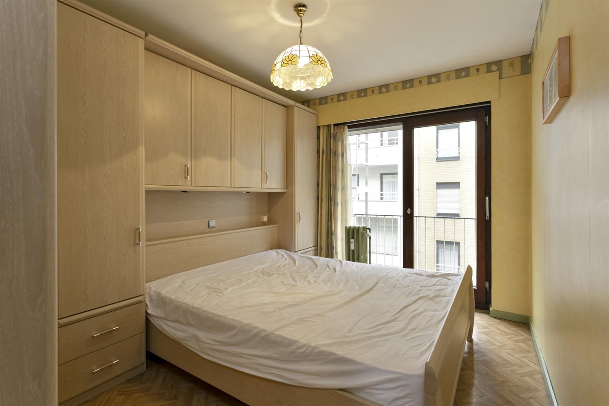 On the 6th floor: (hall(toilet), Living room(single sofa bed, TV(flatscreen, digital), dining table, seating area, DVD player, radio), open kitchen(hob(ceramic), electric kettle, toaster, coffee machine(espresso), oven, microwave, dishwasher, fridge-freezer, Juicer), bedroom(double bed(160 x 200 cm)), bedroom(bunk bed(90 x 200 cm)), bathroom(shower, washbasin), Internet access)\n\nwashing machine, balcony, terrace, bicycle storage, lift, ironing board, iron