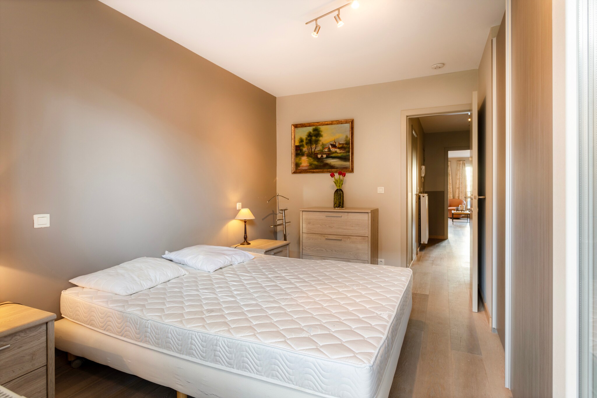 On the 1st floor: (hall(toilet, ironing board), Kitchen(stove, electric kettle, coffee machine, oven, dishwasher, fridge-freezer), Living/diningroom(TV(flatscreen, digital), dining table(4 persons), seating area), bedroom(double bed(140 x 200 cm)), bedroom(double bed(140 x 200 cm)), bathroom(bathtub with shower, washbasin, washbasin, toilet), balcony or terrace)\n\nInternet access, heating(gas), terrace, lift