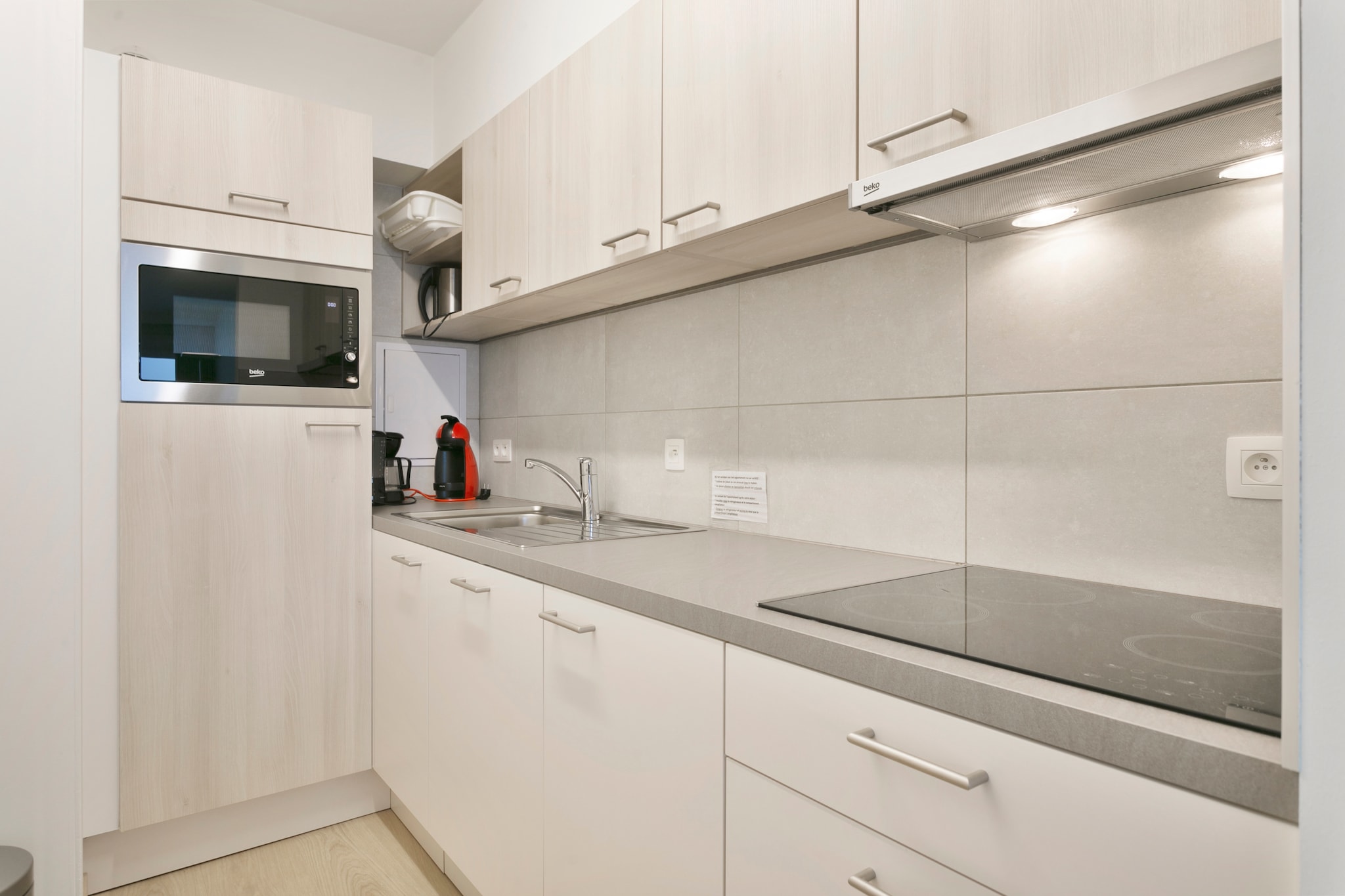 On the 3rd floor: (hall(toilet), Kitchen(stove, electric kettle, coffee machine, oven, microwave, dishwasher, fridge-freezer), Living/diningroom(double sofa bed, TV(flatscreen, digital), dining table, seating area, radio), bedroom(double bed(160 x 200 cm)), bathroom(shower(walk-in shower), washbasin), Internet access)\n\nInternet access, heating(gas), terrace, lift