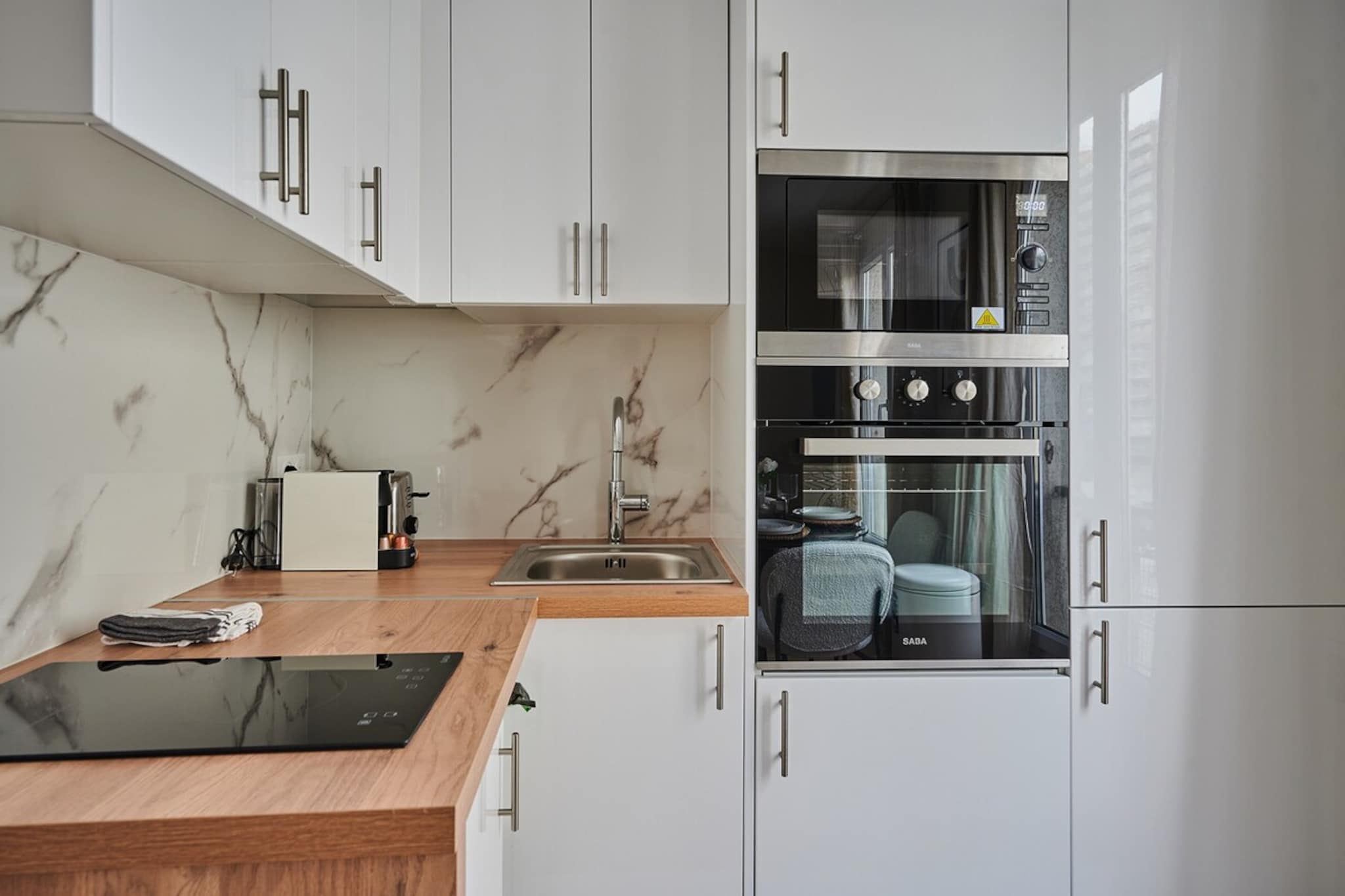 On the 3rd floor: (Kitchen(dining table, toaster, cooker, coffee machine, oven, microwave, fridge, freezer, dishes and cutlery, Cooking basics, Baking sheet, Baking sheet, Coffee, Wine glasses), Living/bed room(double sofa bed, TV), bathroom(toilet, hairdryer, shampoo, body soap, hot water))\n\nBed Linen, Fan, Wardrobe, First Aid, dining table, tumble dryer, washing machine, heating, Dedicated workspace, Carbon monoxide detector, Downtown, Long term stays allowed, Shower gel