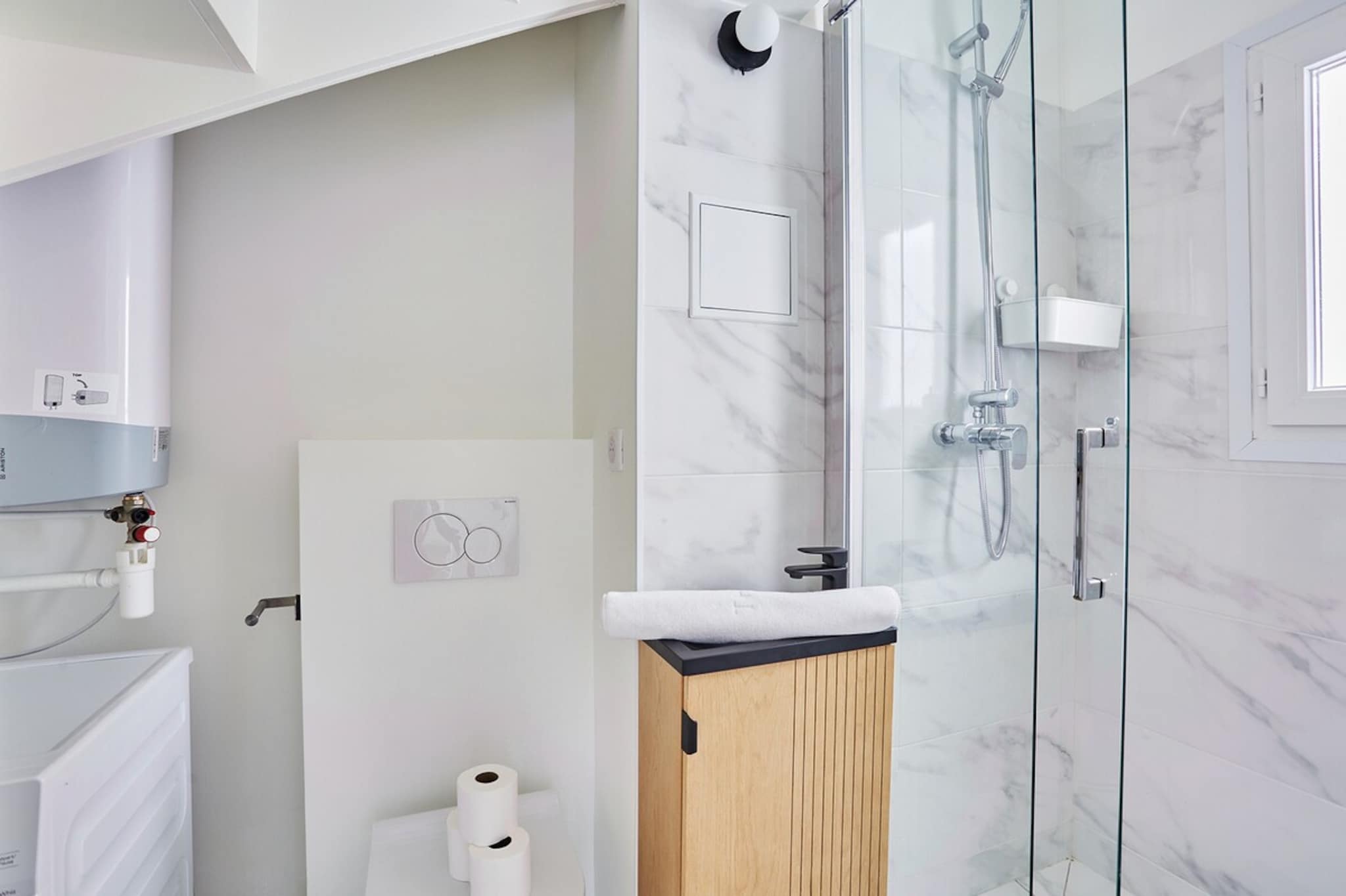 On the 3rd floor: (Living room(TV, dining table), Kitchen(hob, electric kettle, toaster, coffee machine, oven, microwave, dishwasher, fridge, freezer, tumble dryer, washing machine, dishes and cutlery, Coffee, Wine glasses), bedroom(double bed), bedroom(double bed), bathroom(Hot Water, shower, toilet, hairdryer, shampoo, Essentials, Shower gel))\n\nBed Linen, Fan, Wardrobe, First Aid, heating, iron, Dedicated workspace, Cooking basics, Baking sheet, Carbon monoxide detector, Cleaning before checkout, Downtown, Long term stays allowed, Room-darkening shades