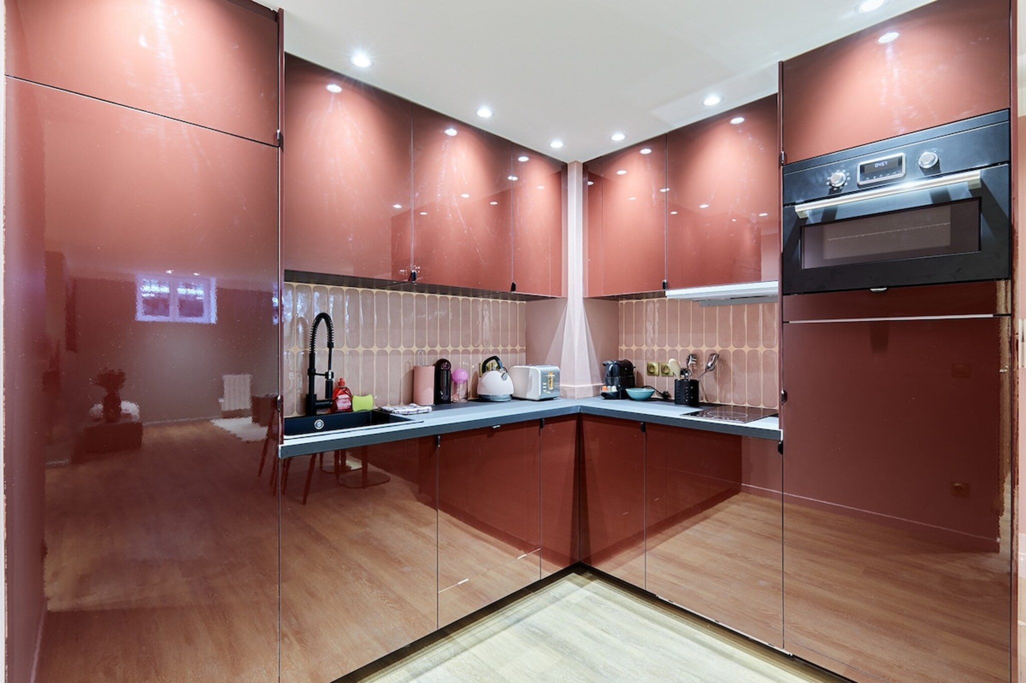 Welcome to our brand new air-conditioned apartment in the heart of Paris. This fully equipped, modern, atypical, friendly, and professionally decorated apartment is the ideal place to discover the magic of the French capital.
Located in the 12th arrondissement of Paris, 10 minutes from, a picturesque neighborhood that perfectly embodies the essence of Parisian life, my apartment is ideal for a successful Parisian getaway with family or friends.
The space
Apartment features:
• Area: 70m² on the ground floor, fully air-conditioned
• 1 stay
• 1 double sofa bed
• Smart Tv & Wi-Fi
• 1 fully equipped American kitchen with hob, microwave, toaster, Nespresso machine, washer-dryer, dishwasher with dining table
• 1 double bedroom with bathroom and toilet
• 1 bathroom
• 1 independent toilet
Housekeeping fees include fresh linens and towels for each guest, and cleaning is carried out by professional housekeepers.
Guest access
Travellers have access to the entire flat
Other things to note
ADDITIONAL Services (optional)
• Baby bed: Price - 60€