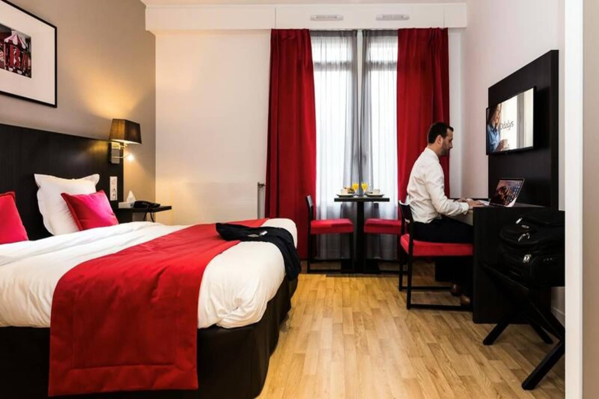 Nestled in the heart of Paris' iconic Montmartre district, this charming accommodation offers a peaceful retreat just steps from the famous Sacré-Cœur. Enjoy the authentic Parisian ambiance with a visit to the lively Place du Tertre, known for its caricaturists and vibrant street art scene. The property is ideally located for exploring the city's rich culture and history, with easy access to numerous attractions.

Paris offers endless opportunities for exploration, from the majestic Eiffel Tower and Champs-Élysées to the artistic charm of Montmartre and the historical Marais district. The Louvre, Musée d'Orsay, and Musée Picasso are nearby, as are landmarks like the Arc de Triomphe, Notre Dame, and the Opéra Garnier. Enjoy a stroll through the Tuileries Gardens or Parc des Buttes Chaumont, and immerse yourself in the magic of the City of Light.

The residence features air-conditioned, fully equipped studios that can accommodate 2 to 4 people. Each studio includes a safe, television, and a kitchenette, providing all the comforts for a relaxing stay. For added relaxation, guests can unwind in the on-site wellness area with a pool and hammam (extra charge). The property also boasts a beautiful landscaped courtyard, perfect for a peaceful moment outdoors.

