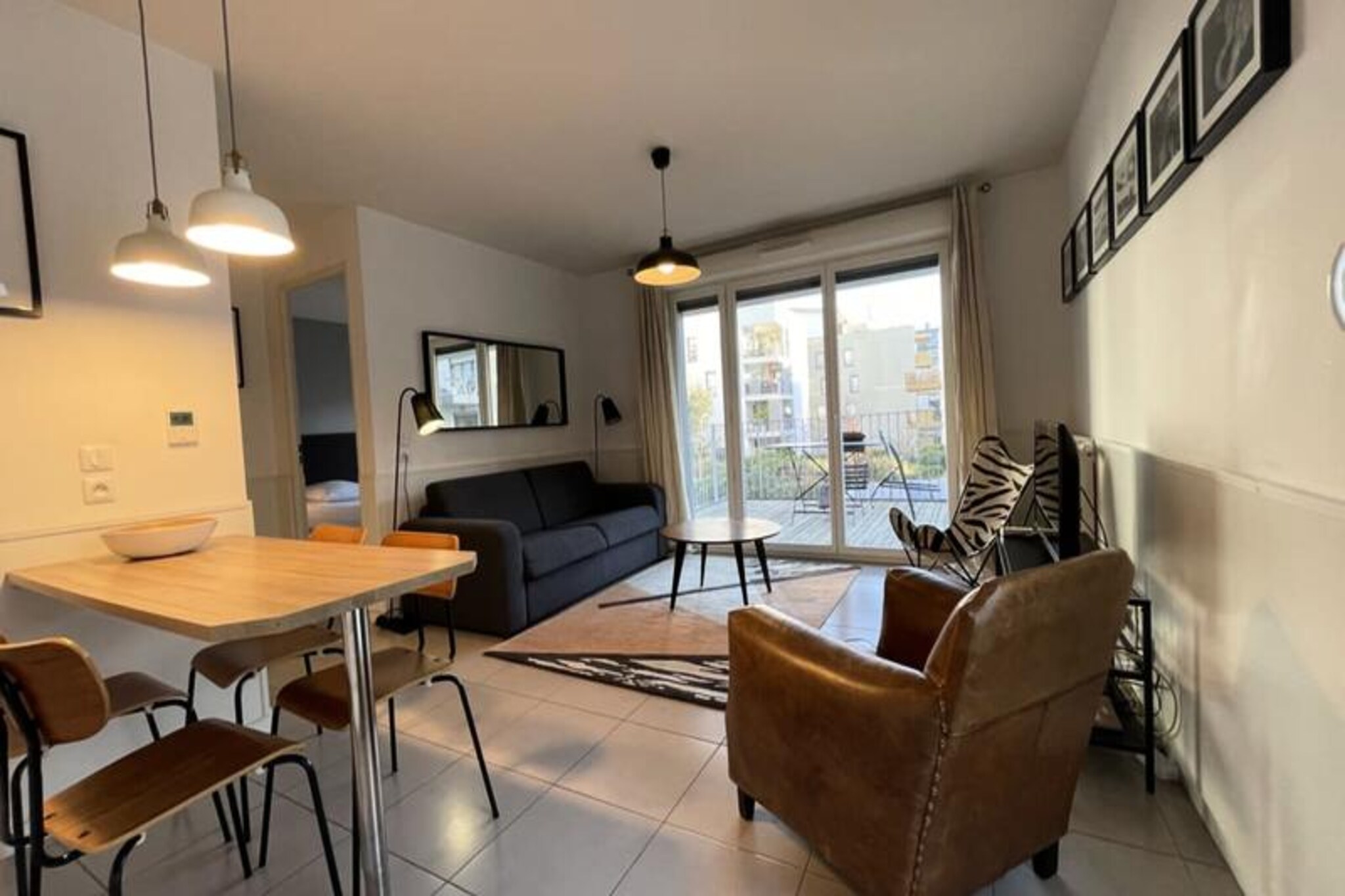 Radiant Modern Apt Near Cité du Vin