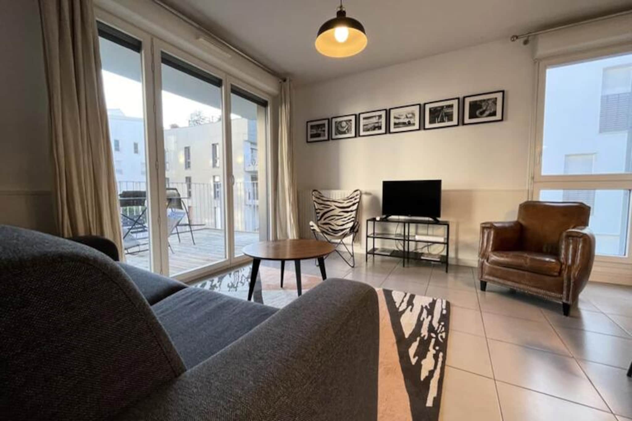 Appartement Rayonnant Et Moderne Très Bien Situé, Proche De La Cité Du Vin-Image-tags.