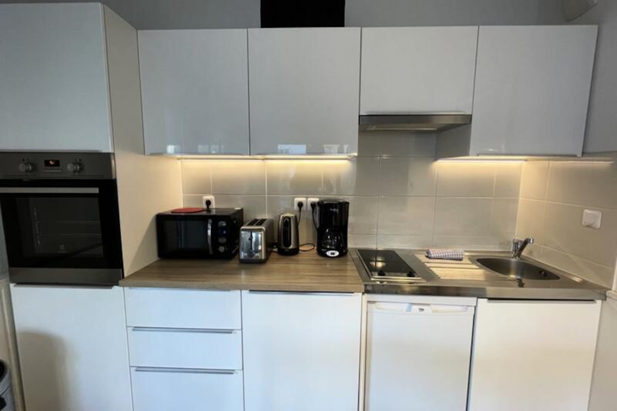 Appartement Rayonnant Et Moderne Très Bien Situé, Proche De La Cité Du Vin-Image-tags.