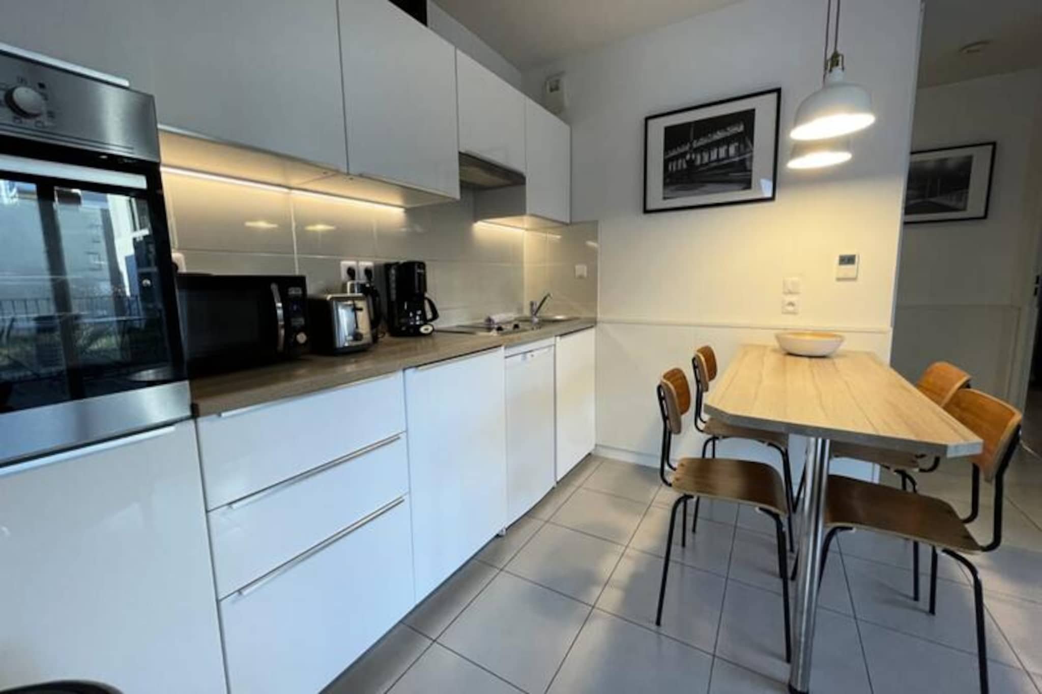 Appartement Rayonnant Et Moderne Très Bien Situé, Proche De La Cité Du Vin-Image-tags.