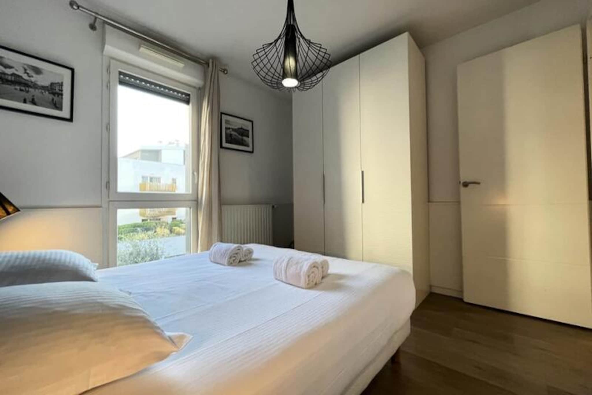 Appartement Rayonnant Et Moderne Très Bien Situé, Proche De La Cité Du Vin-Image-tags.