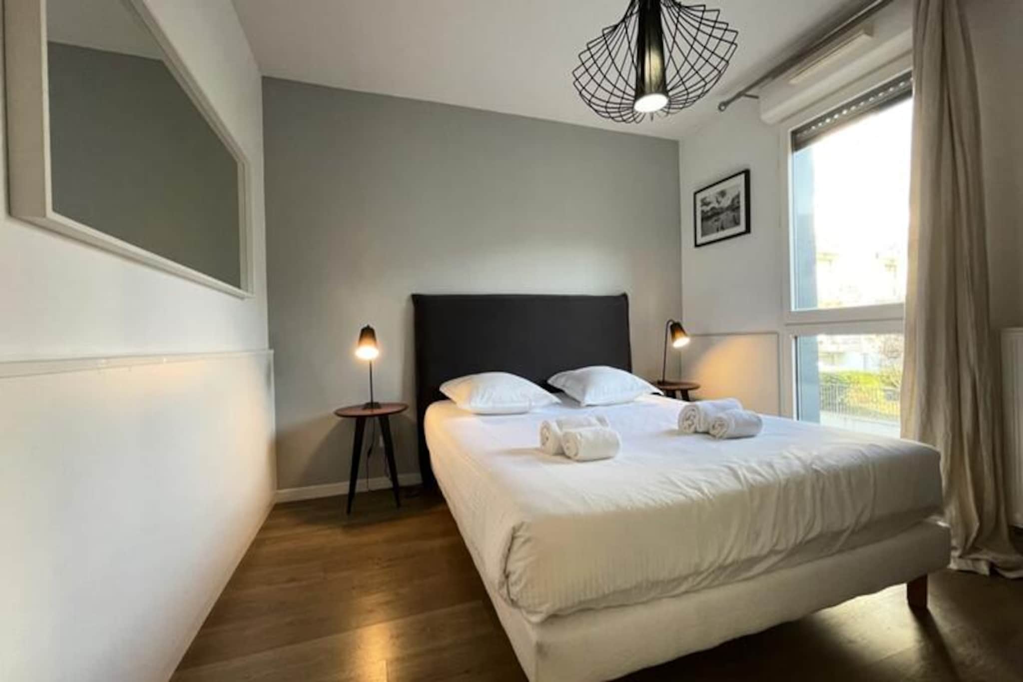 Appartement Rayonnant Et Moderne Très Bien Situé, Proche De La Cité Du Vin-Image-tags.