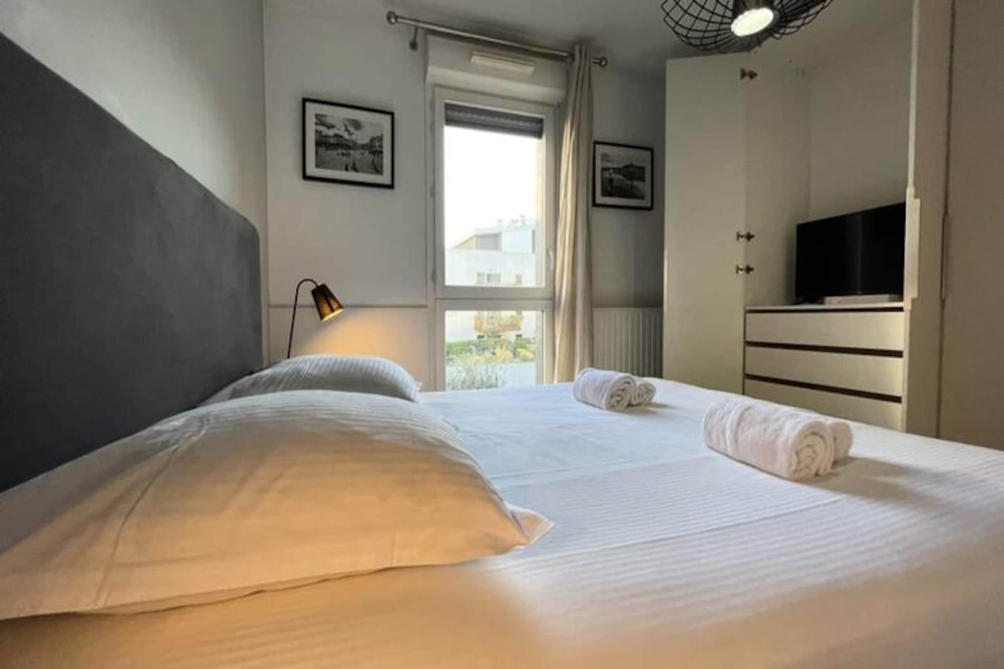 Appartement Rayonnant Et Moderne Très Bien Situé, Proche De La Cité Du Vin-Image-tags.