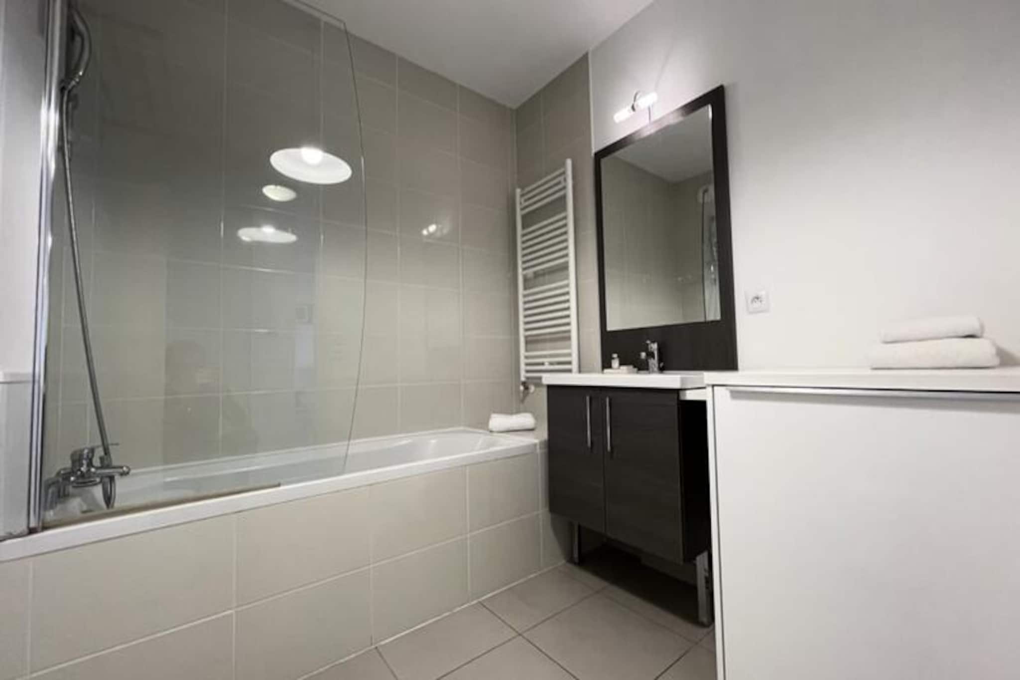 Appartement Rayonnant Et Moderne Très Bien Situé, Proche De La Cité Du Vin-Image-tags.