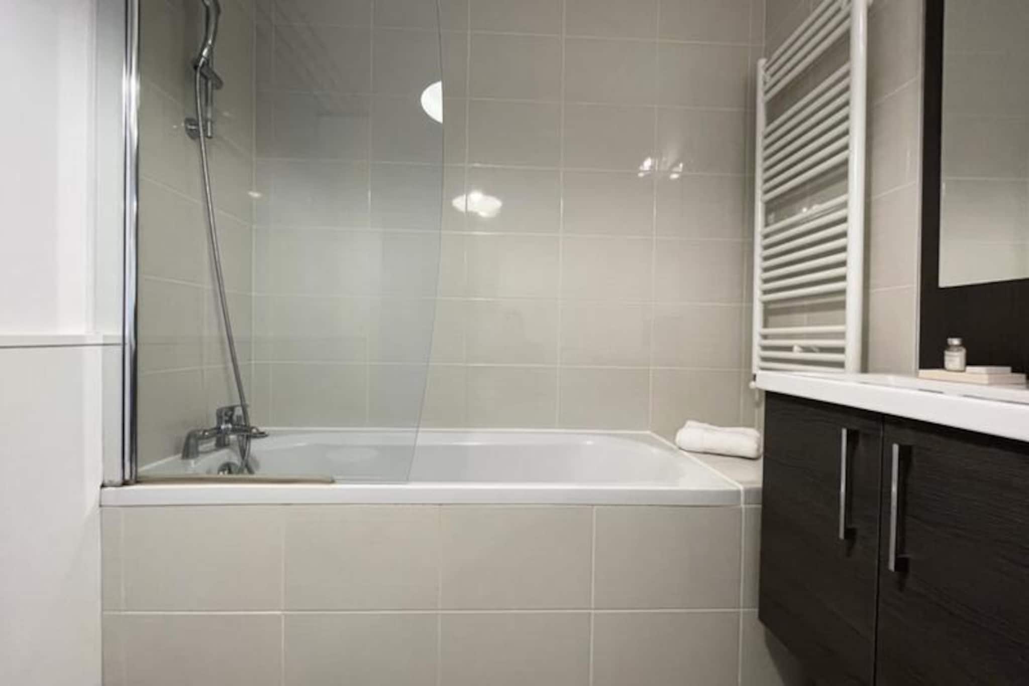 Appartement Rayonnant Et Moderne Très Bien Situé, Proche De La Cité Du Vin-Image-tags.