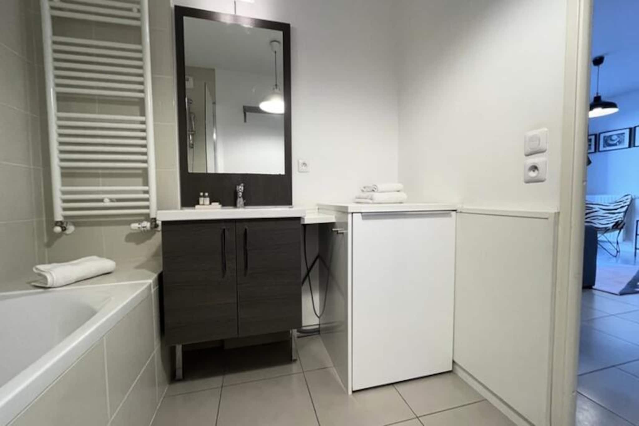 Appartement Rayonnant Et Moderne Très Bien Situé, Proche De La Cité Du Vin-Image-tags.