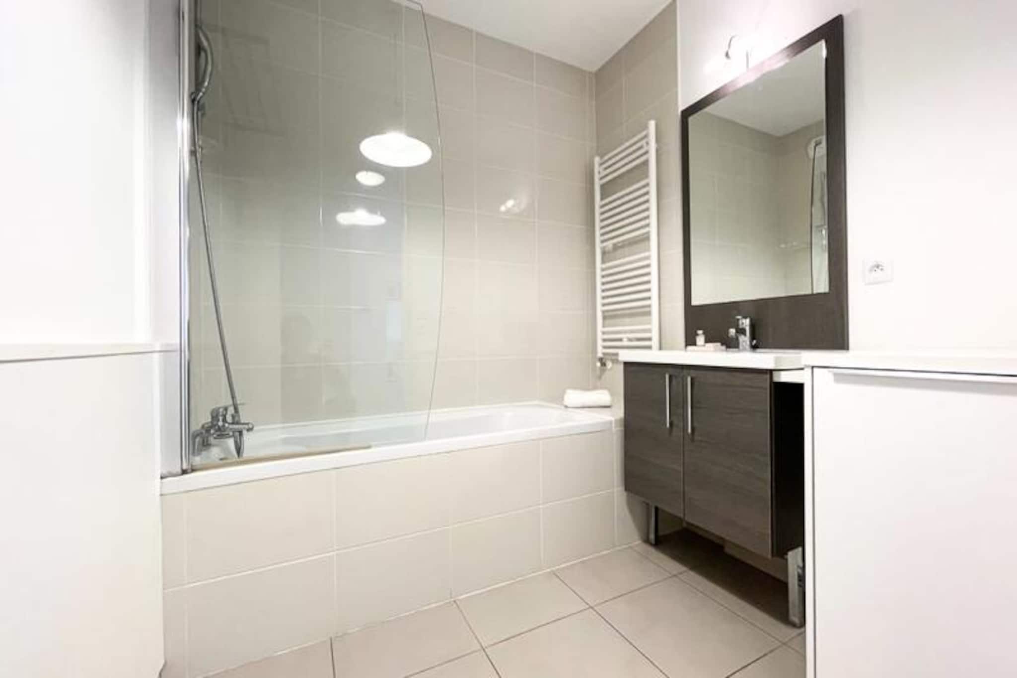 Appartement Rayonnant Et Moderne Très Bien Situé, Proche De La Cité Du Vin-Image-tags.