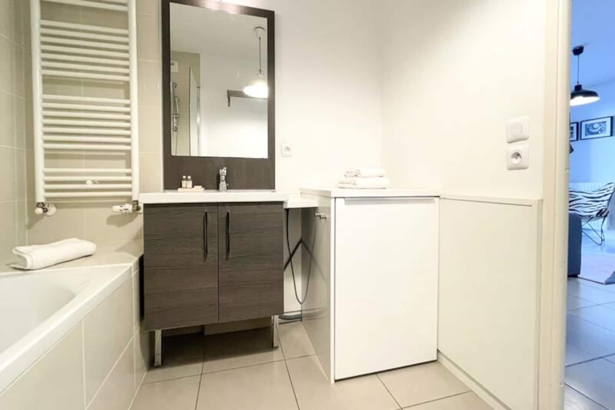 Appartement Rayonnant Et Moderne Très Bien Situé, Proche De La Cité Du Vin-Image-tags.