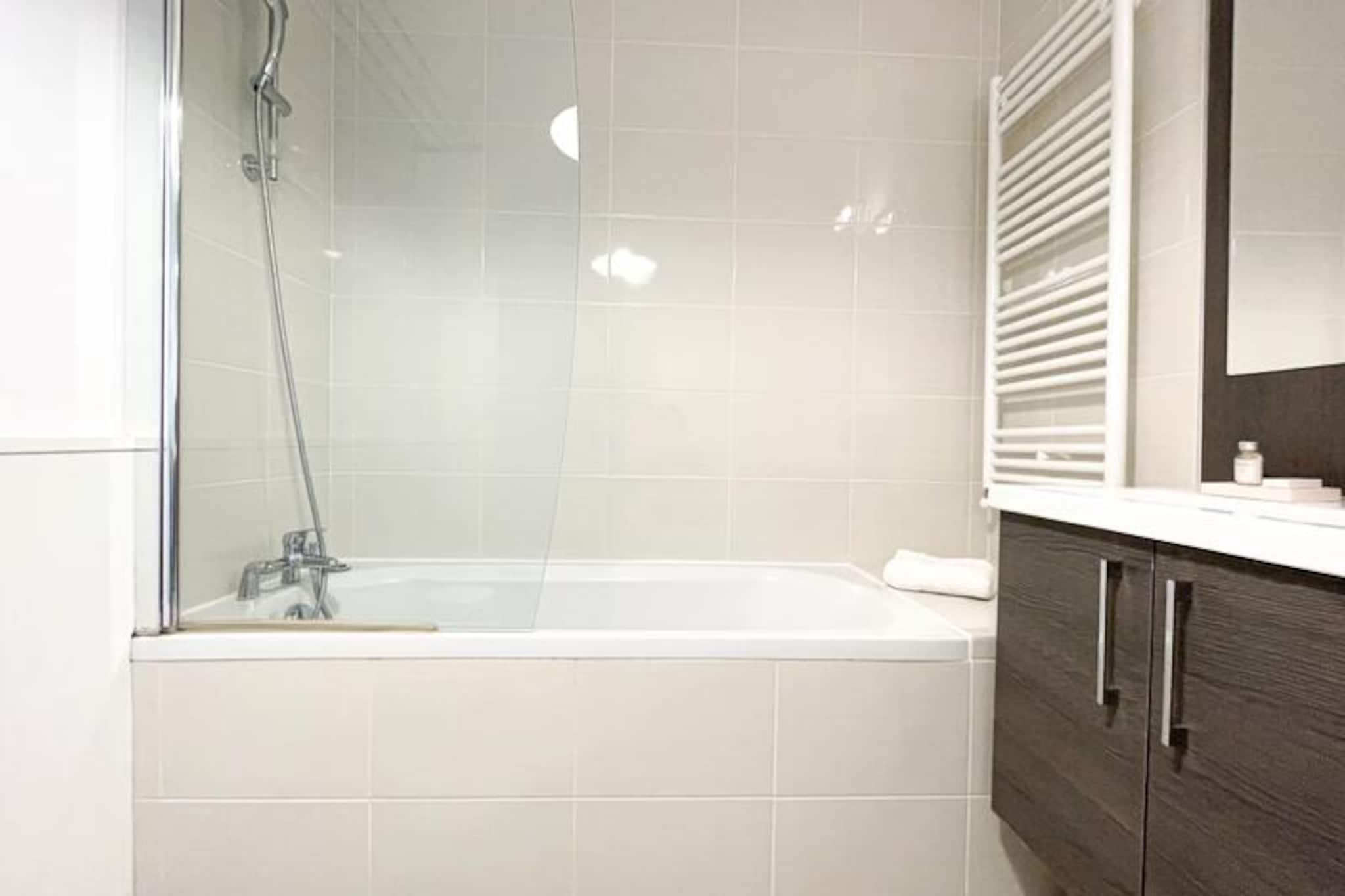 Appartement Rayonnant Et Moderne Très Bien Situé, Proche De La Cité Du Vin-Image-tags.