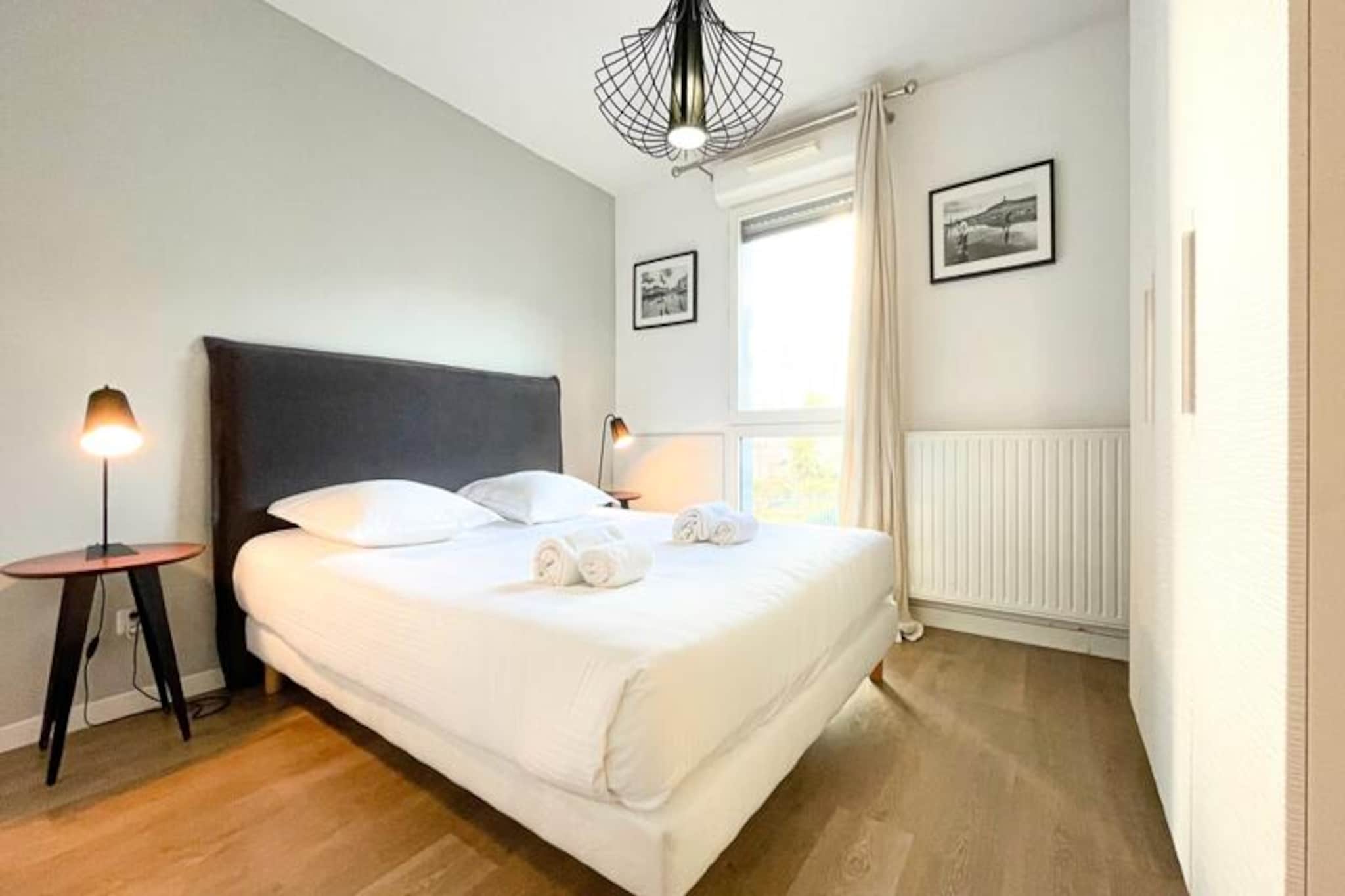 Appartement Rayonnant Et Moderne Très Bien Situé, Proche De La Cité Du Vin-Image-tags.