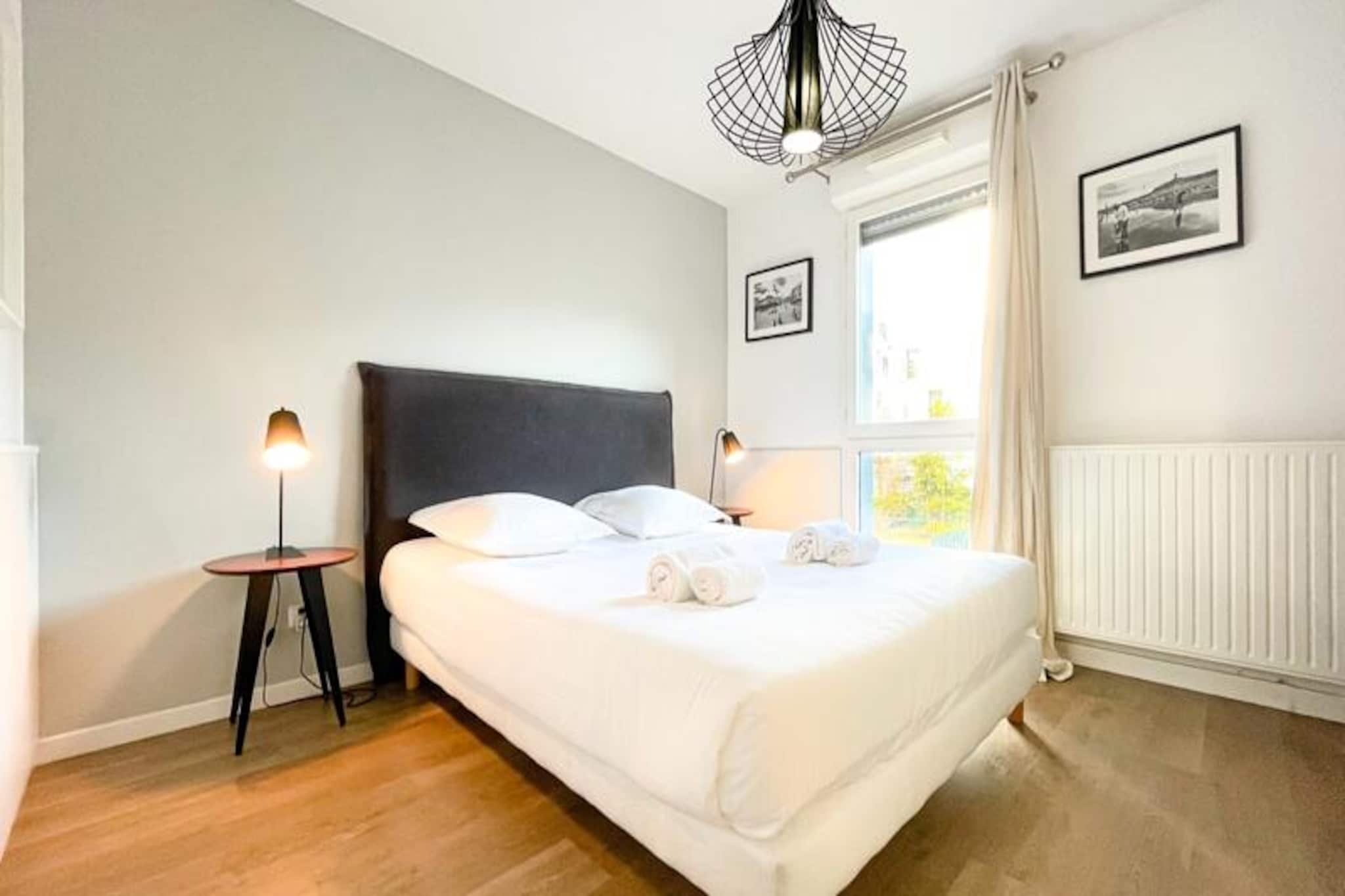 Appartement Rayonnant Et Moderne Très Bien Situé, Proche De La Cité Du Vin-Image-tags.