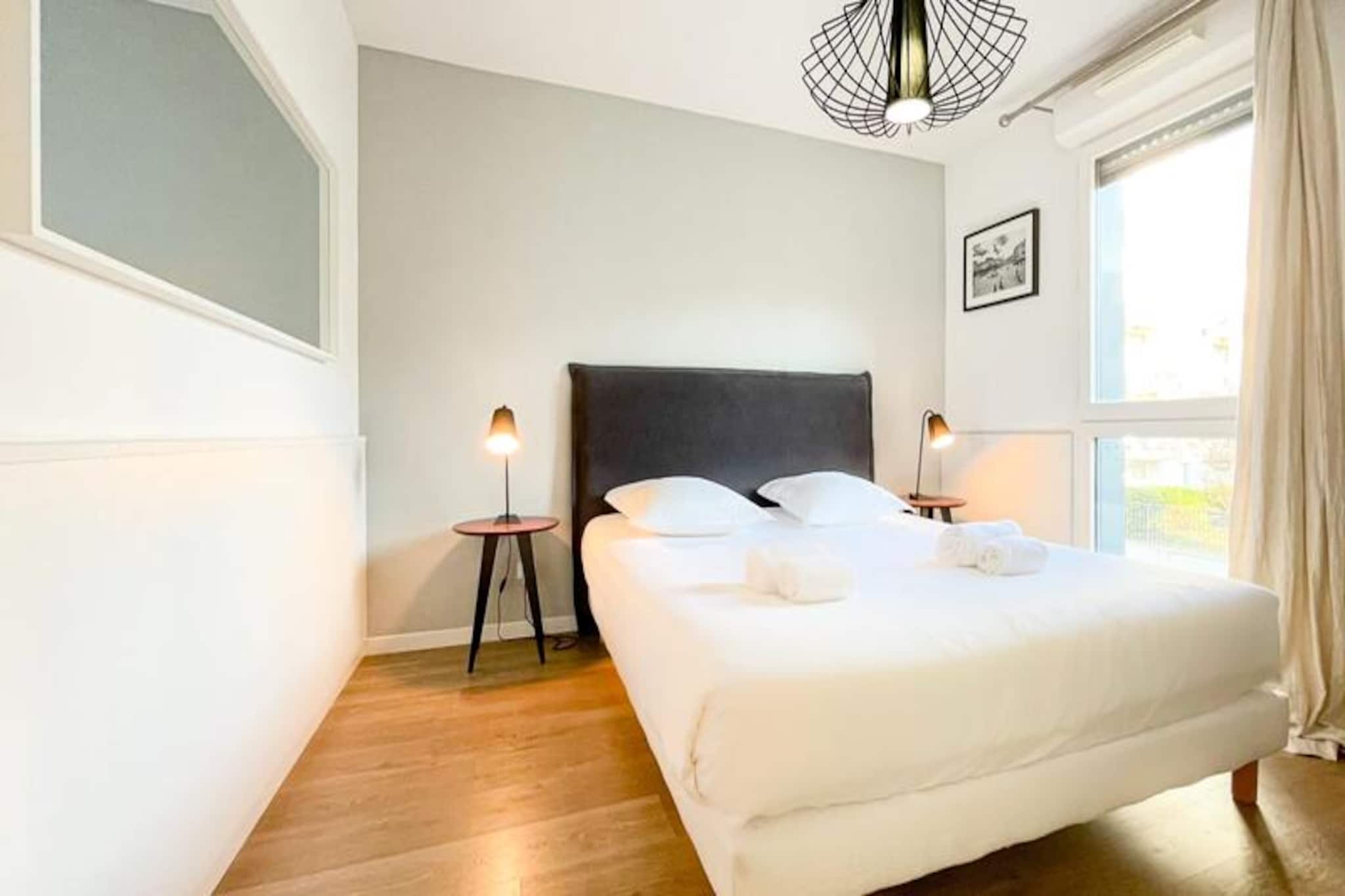 Appartement Rayonnant Et Moderne Très Bien Situé, Proche De La Cité Du Vin-Image-tags.