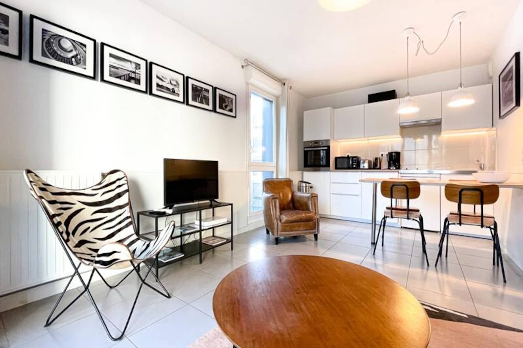 Appartement Rayonnant Et Moderne Très Bien Situé, Proche De La Cité Du Vin-Image-tags.