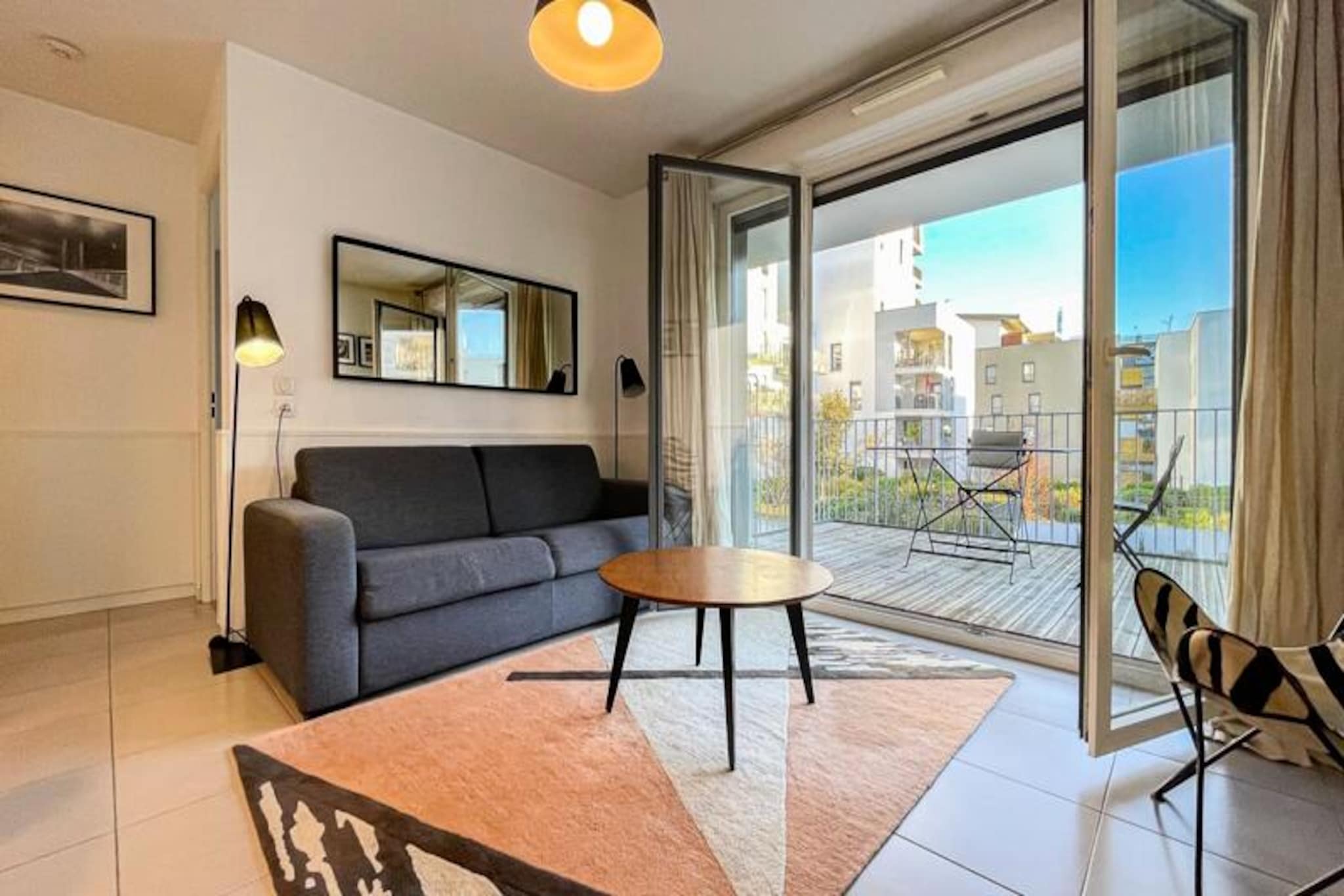 Appartement Rayonnant Et Moderne Très Bien Situé, Proche De La Cité Du Vin-Image-tags.