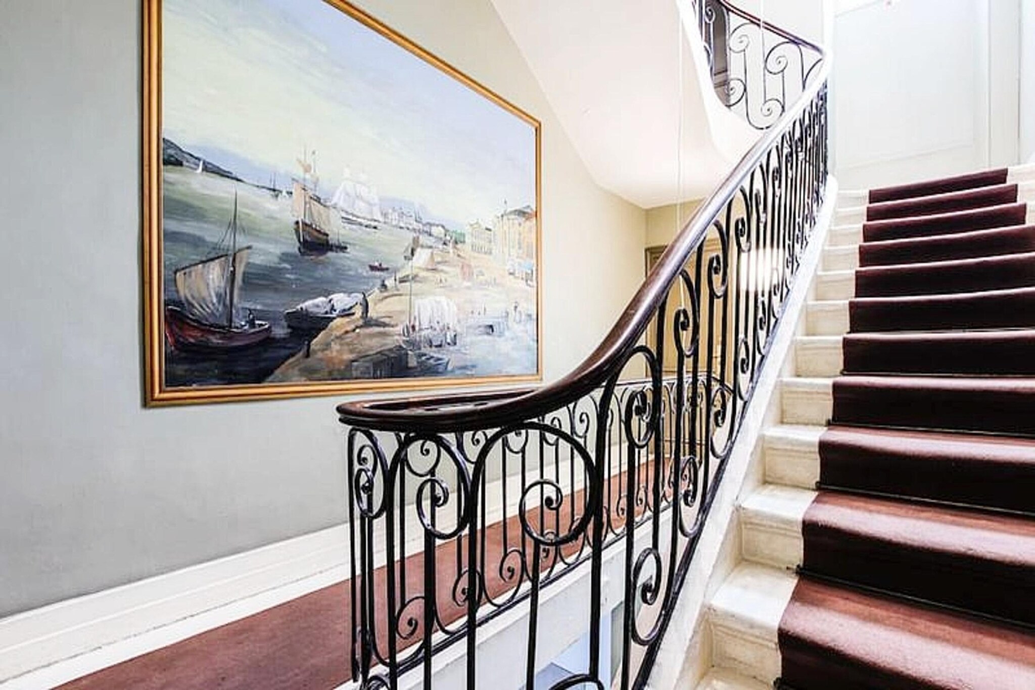 This beautifully renovated one-bedroom apartment offers a peaceful retreat with modern comforts, located on the top floor of an 18th-century building. Nestled between the Jardin Public and the charming Chartrons district, famous for its antique shops, boutiques, and lively restaurants, the apartment is perfectly positioned for exploring Bordeaux.
The central location provides easy access to public transport, with tram connections to major attractions like the Matmut Atlantique stadium and Bordeaux’s exhibition center. Visitors can stroll to the nearby Jardin Public, a peaceful green space perfect for relaxing, or explore the historic sites of the city, including the Grand Théâtre, Place des Quinconces, and the stunning Saint-André Cathedral. The apartment is also close to Bordeaux's famed Golden Triangle, with its elegant shops and fine dining options, ensuring a rich and enjoyable stay in one of France's most sophisticated cities.
The bright, airy space is decorated with a nod to the vivid colors in the works of painter Nicolas de Staël, adding a touch of artistic flair. The apartment features a spacious main room with a sofa bed and a dining table for six, a comfortable queen-size bed, and a well-equipped kitchen with modern appliances including a dishwasher and microwave.