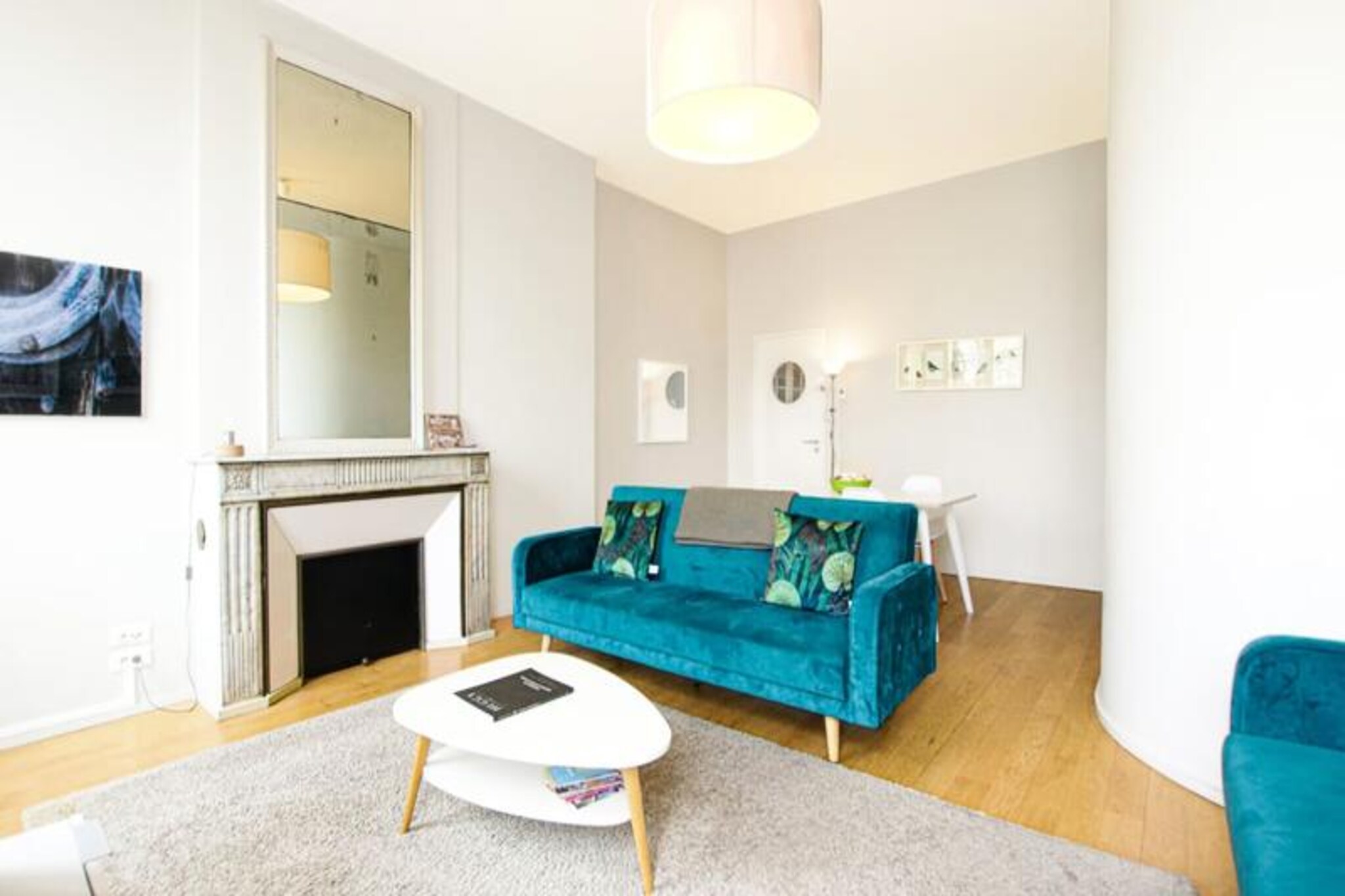 This spacious 75 m² apartment offers a perfect blend of comfort and style in a central Bordeaux location. Situated on the second floor of an elegant 18th-century building, it lies between the tranquil Jardin Public and the lively Chartrons district, famous for its antique shops, boutiques, and restaurants.
Bordeaux’s vibrant cultural scene is right at your doorstep. The apartment is just a short walk from Place des Quinconces, one of Europe’s largest squares, as well as the elegant Place Tourny and the Grand Théâtre. The Golden Triangle, renowned for its luxury boutiques, high-end restaurants, and architectural beauty, is nearby. Explore the neoclassical charm of the Place des Grands Hommes or visit the historic Saint-André Cathedral and the Palais Rohan. With direct tram access to Bordeaux’s metro area, including the Matmut Atlantique stadium and exhibition center, this location is ideal for both relaxation and exploration.
The apartment’s large rooms are beautifully decorated with inspiration from the works of Edvard Munch, including "The Steam Train" and "The Sun." It features two queen-size bedrooms, a modern kitchen with high-end appliances, and a cozy living area with two sofas, a TV, and a dining table for six. The bathroom includes a walk-in shower, and a laundry area adds convenience.