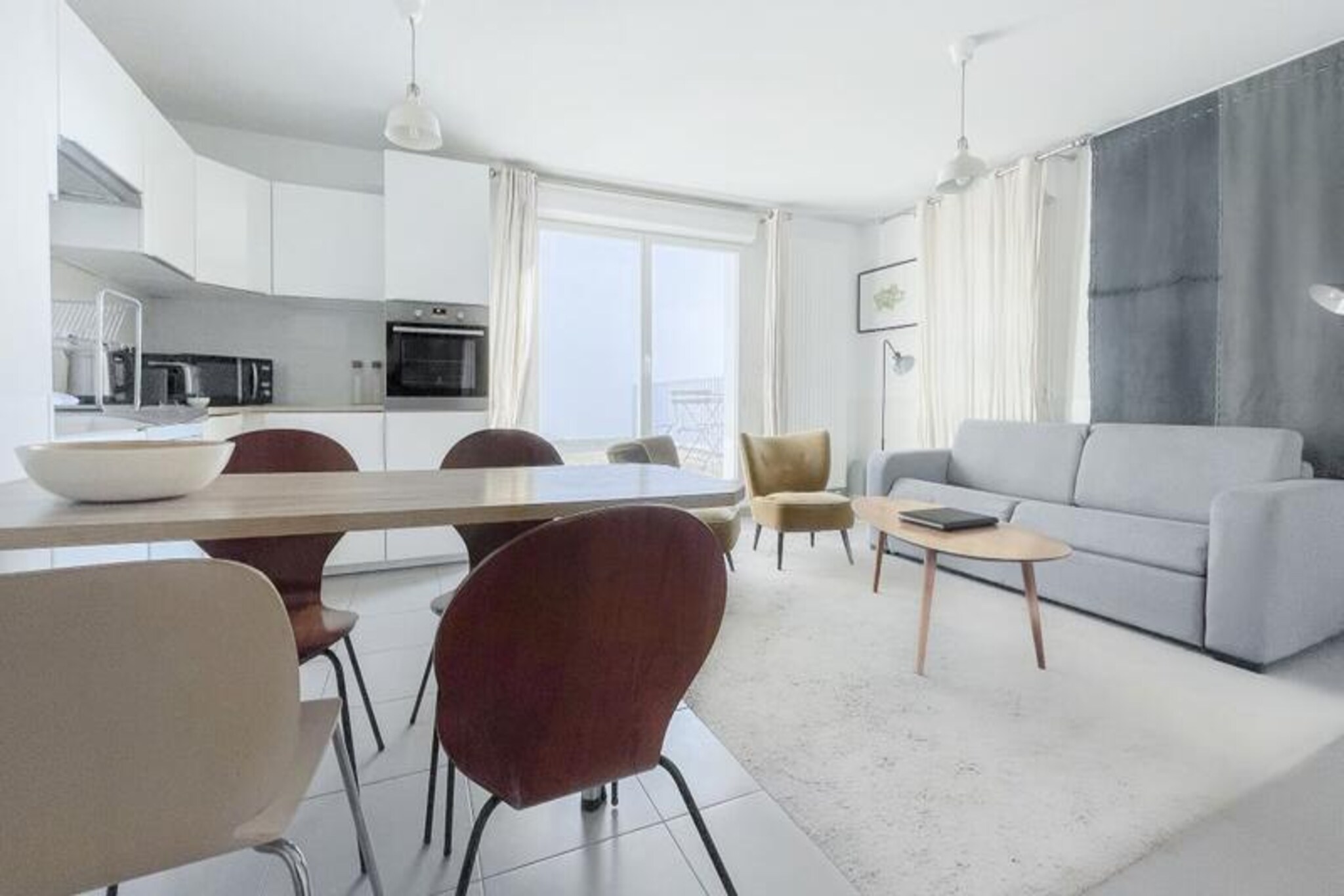 Spacious Bright Apartment with Parking