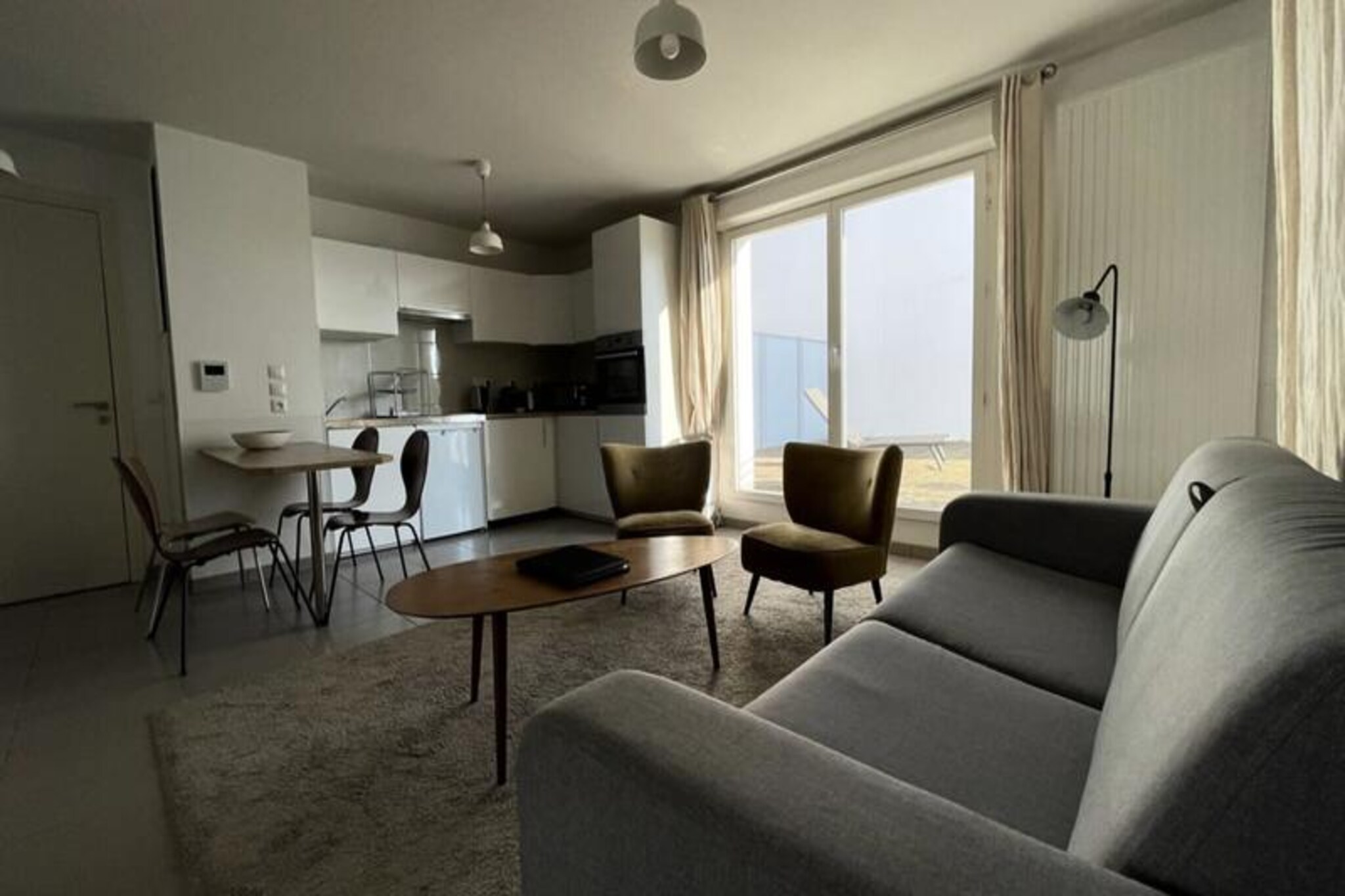 Spacious Bright Apartment with Parking