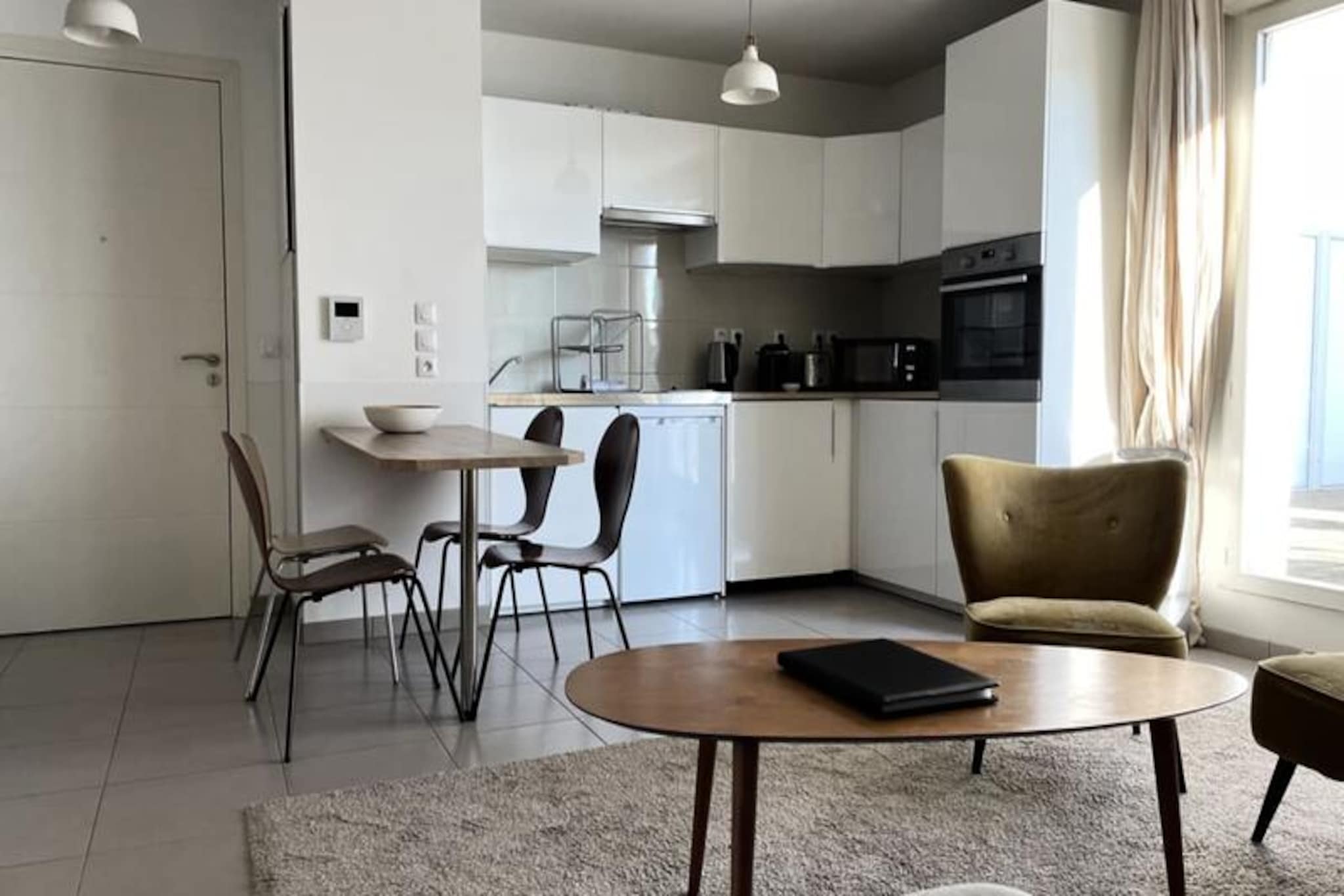 Spacieux Appartement Remarquablement Lumineux Avec Parking à La Cité Du Vin-Image-tags.