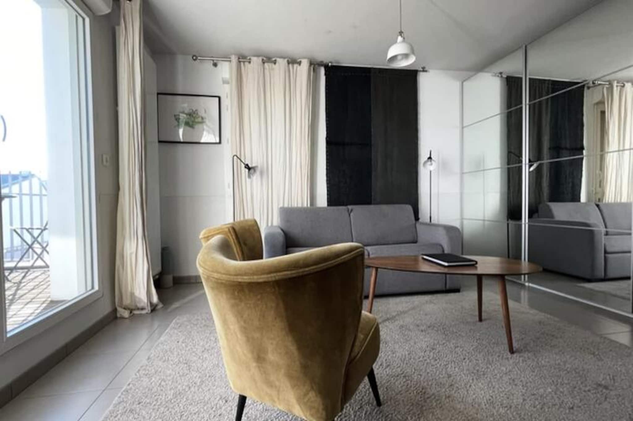 Spacieux Appartement Remarquablement Lumineux Avec Parking à La Cité Du Vin-Image-tags.