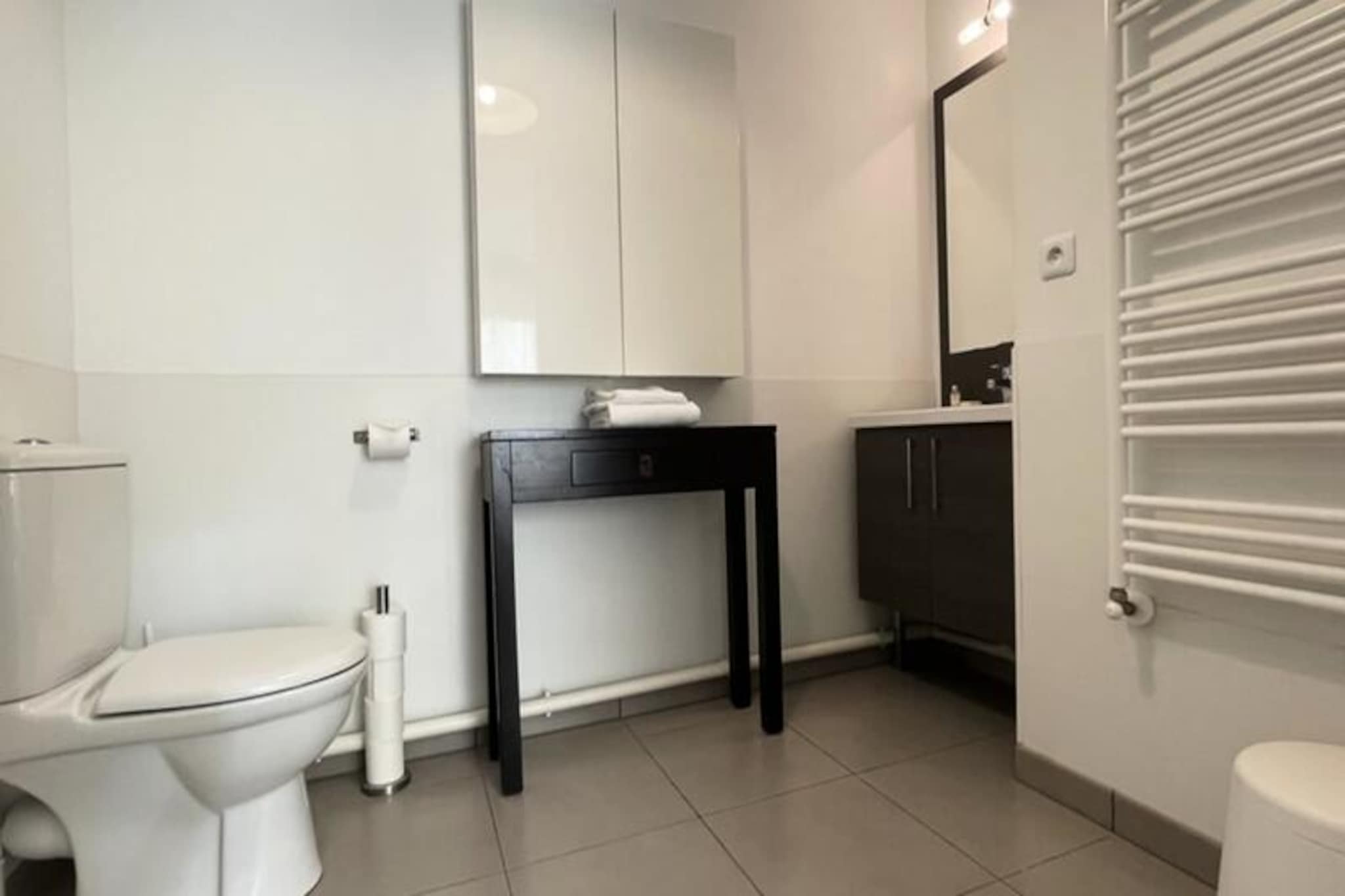 Spacieux Appartement Remarquablement Lumineux Avec Parking à La Cité Du Vin-Image-tags.