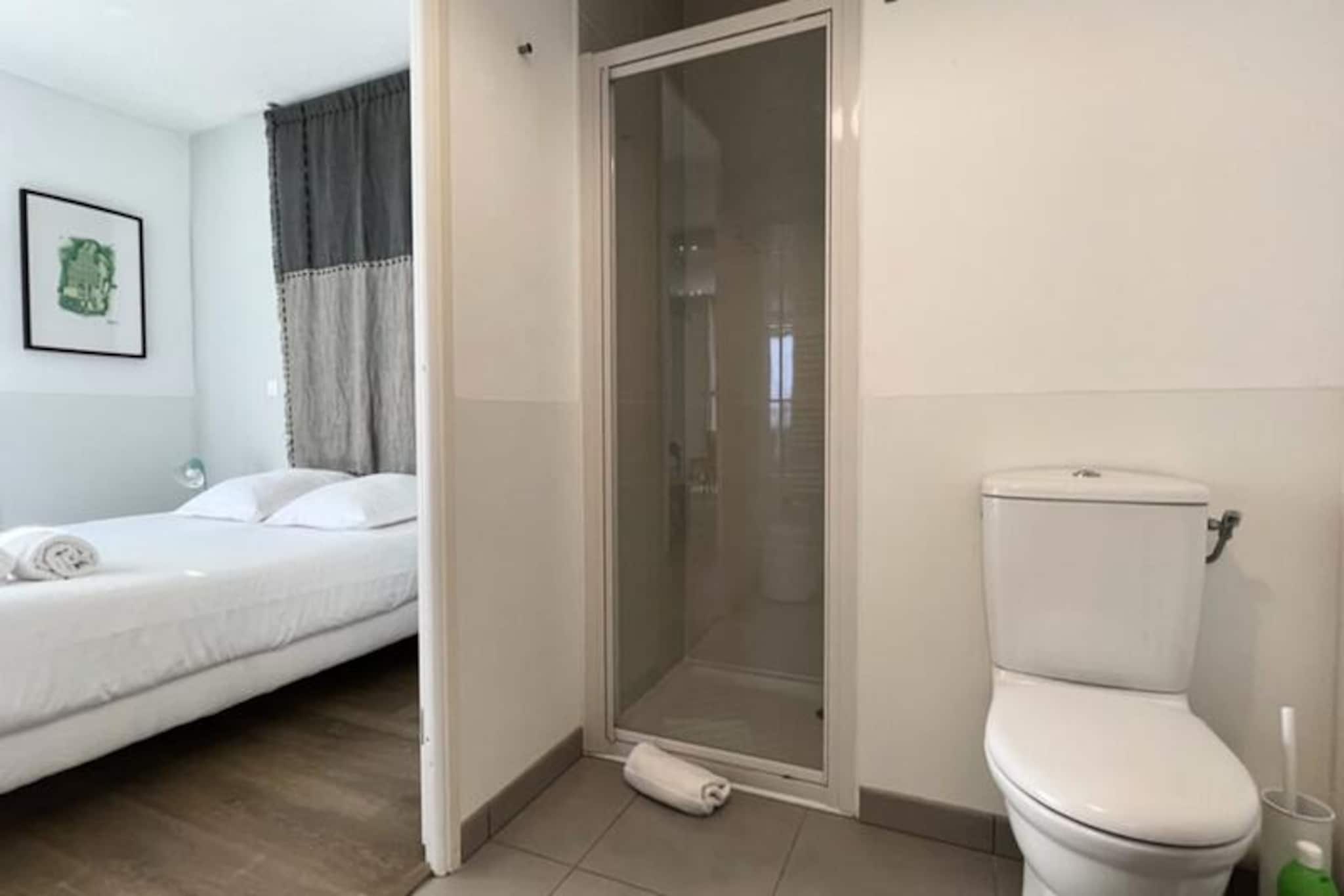 Spacieux Appartement Remarquablement Lumineux Avec Parking à La Cité Du Vin-Image-tags.