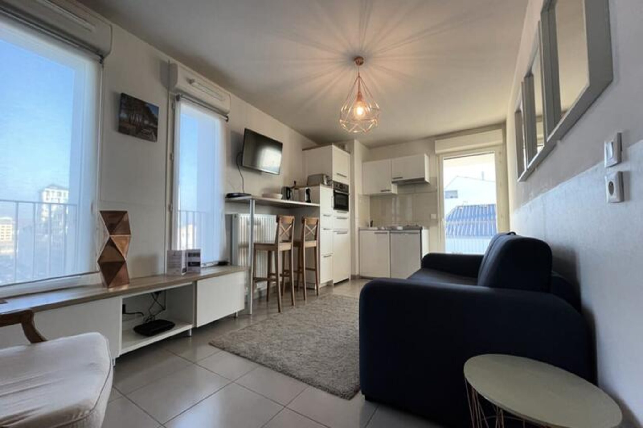 This stylish 27 m² studio is located in the vibrant Bassins à flot district of Bordeaux, offering modern comfort and convenience. Just steps away from the International Wine Museum and the lively Chartrons neighborhood, this studio is an ideal base for exploring the city. The living area features a sofa bed, TV, and coffee table, creating a cozy and inviting atmosphere. The fully equipped kitchen allows you to prepare meals in comfort, while the beautifully designed bathroom includes a spacious shower for relaxation.
The surrounding area is rich in history and charm, with the Bassins à flot district part of Bordeaux’s ongoing transformation. Just a short walk away is Quai des Marques, offering shops, restaurants, and stunning views of the Jacques Chaban-Delmas bridge. The Cité du Vin is nearby, perfect for wine enthusiasts. Bordeaux, a UNESCO World Heritage city, is renowned for its elegant architecture, rich wine culture, and lively atmosphere, making this studio an excellent choice for your stay.
One of the highlights of the studio is its illuminated terrace, perfect for unwinding after a day of exploring. With amenities such as free Wi-Fi, secure parking, and concierge service, your stay is both practical and enjoyable. The apartment is designed with families in mind, offering optional baby bed and high chair rentals for added convenience.