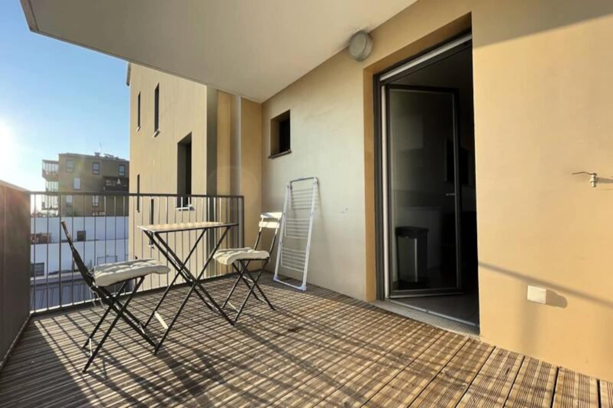 Studio Harmonieusement Aménagé Avec Parking Et Terrasse Vers La Cité Du Vin-Image-tags.