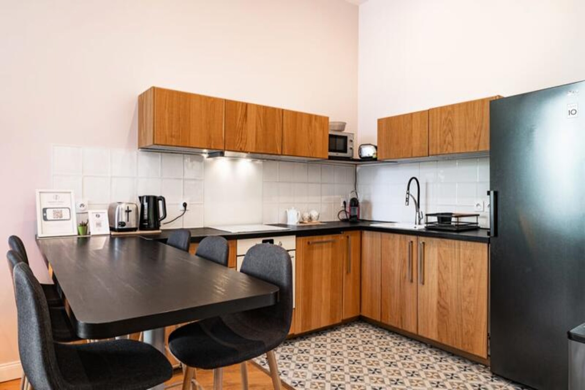 This beautifully renovated 73 m² duplex apartment, located on the first floor of a secure building in a historic and peaceful Bordeaux neighborhood, offers an exceptional retreat for up to six guests. It features three tastefully decorated bedrooms, a spacious living room, and a wooden terrace perfect for relaxation. The accommodation includes two modern shower rooms (one with an integrated toilet), a separate toilet, and a baby cot for families. Personalized concierge services and breakfast delivery options ensure a seamless stay.
Perfectly situated at the gates of Jardin Public, the apartment offers easy access to Bordeaux’s key attractions. Nearby tram lines connect to Gambetta Mériadeck and Jardin Public, with Mérignac Airport accessible by tram or bus. Gare Saint Jean is connected via tram C. Street parking is available during designated hours, with additional options at "Cité Mondiale" public parking, just 10 minutes away.
The duplex includes a fully equipped kitchen with oven, fridge, hob, coffee machine, and dishwasher. Guests can enjoy Wi-Fi, television, and an optional high chair for an additional fee. This property combines local history with modern conveniences, offering a perfect base to explore the UNESCO-listed city.