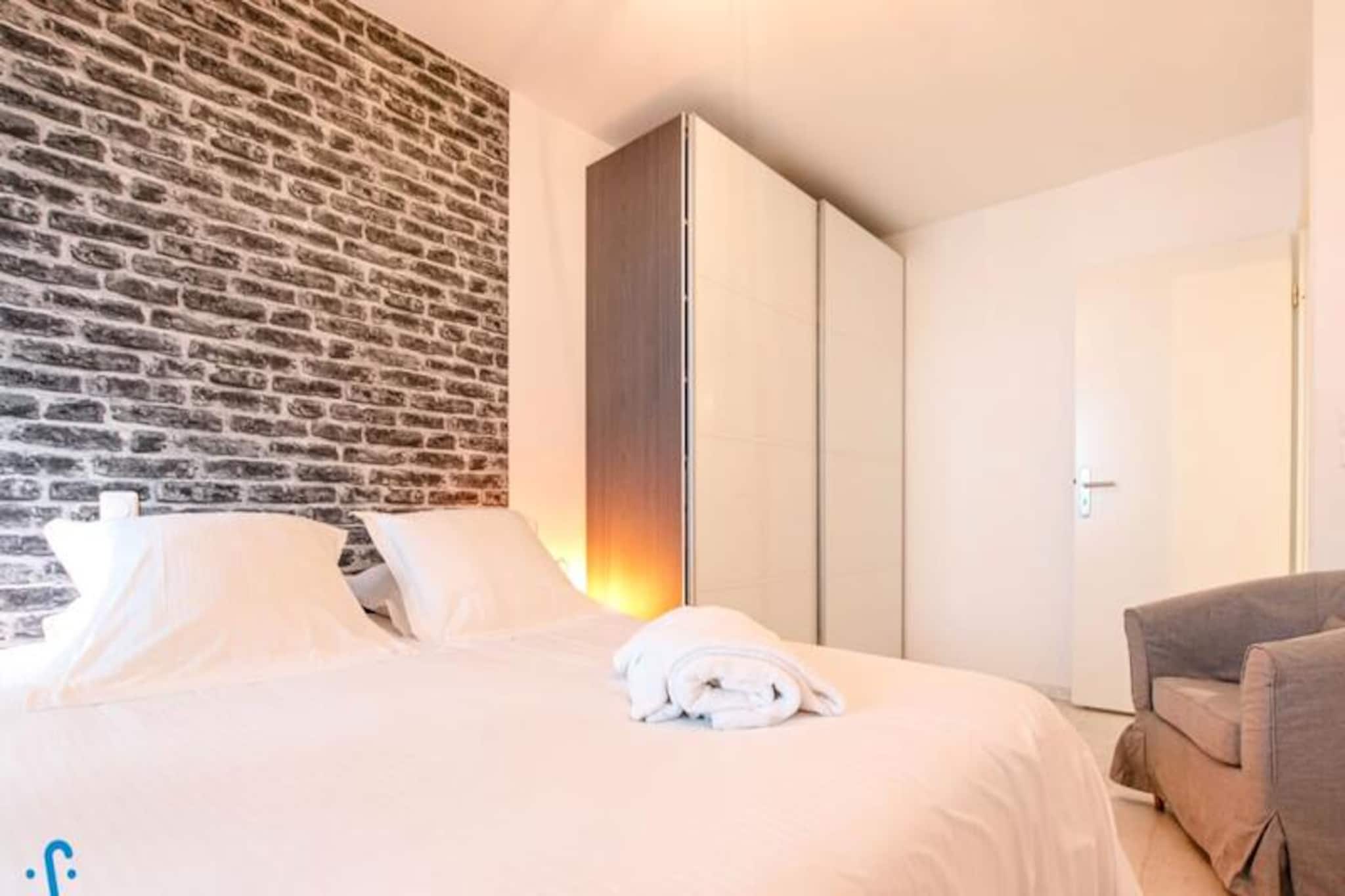 This 42 m² apartment in Bordeaux's vibrant Bassins à Flot district offers a perfect blend of modern comfort and authentic charm, ideal for up to 4 guests. Located on the second floor of a secure residence, the apartment features a spacious bedroom with a 160 cm double bed and a bright living room adorned with warm, contemporary decor, including a sofa bed, a television, and free Wi-Fi. A covered terrace with garden furniture provides a peaceful spot to unwind. The fully equipped kitchen includes a stove, oven, refrigerator, and dishwasher, ensuring convenience for home-cooked meals, while the sleek bathroom boasts a modern shower and essential toiletries. Additional services like breakfast delivery and crib rental are available to enhance your stay.
The apartment's prime location places you just steps away from the iconic Cité du Vin and the charming Chartrons district, renowned for its historic elegance and vibrant culture. With the B tram line a short walk away, you’ll enjoy easy access to Bordeaux’s main attractions, restaurants, and shops. Nearby, explore the beautiful Quai des Marques, ideal for shopping and brunching while admiring views of the Jacques Chaban-Delmas Bridge. Don’t miss the renowned International Wine Museum, just a 5-minute stroll from the apartment, for a deep dive into Bordeaux’s wine heritage. Both Mérignac Airport and Saint-Jean Station are conveniently accessible via tram or bus.
This apartment is designed to provide a stress-free and enjoyable experience. Guests will appreciate thoughtful amenities like provided bed linens, towels, and a modern kitchen for homey comforts. For those driving, street parking is free during specific hours, with paid options available nearby. The secure residence and quiet neighborhood ensure a peaceful atmosphere, while the dynamic Bassins à Flot district offers a lively contrast with its trendy cafes and cultural landmarks. Whether you're visiting for a short weekend or an extended stay, this apartment is your gateway to Bordeaux’s charm and sophistication.