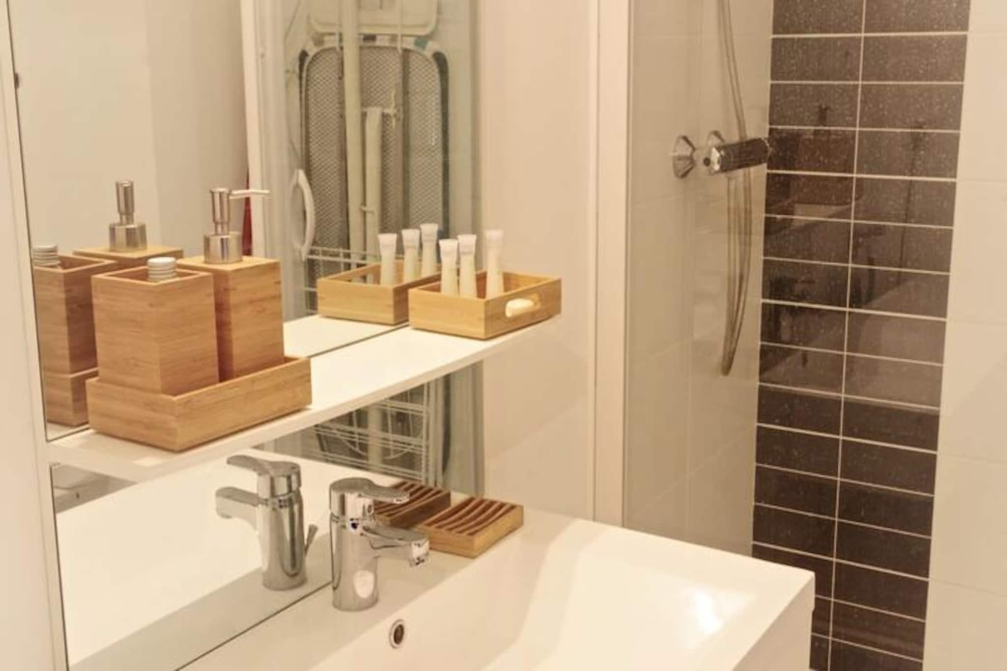 Appartement Charmant Et Moderne Pour 4 Avec Parking, Proche Cité Du Vin-Image-tags.