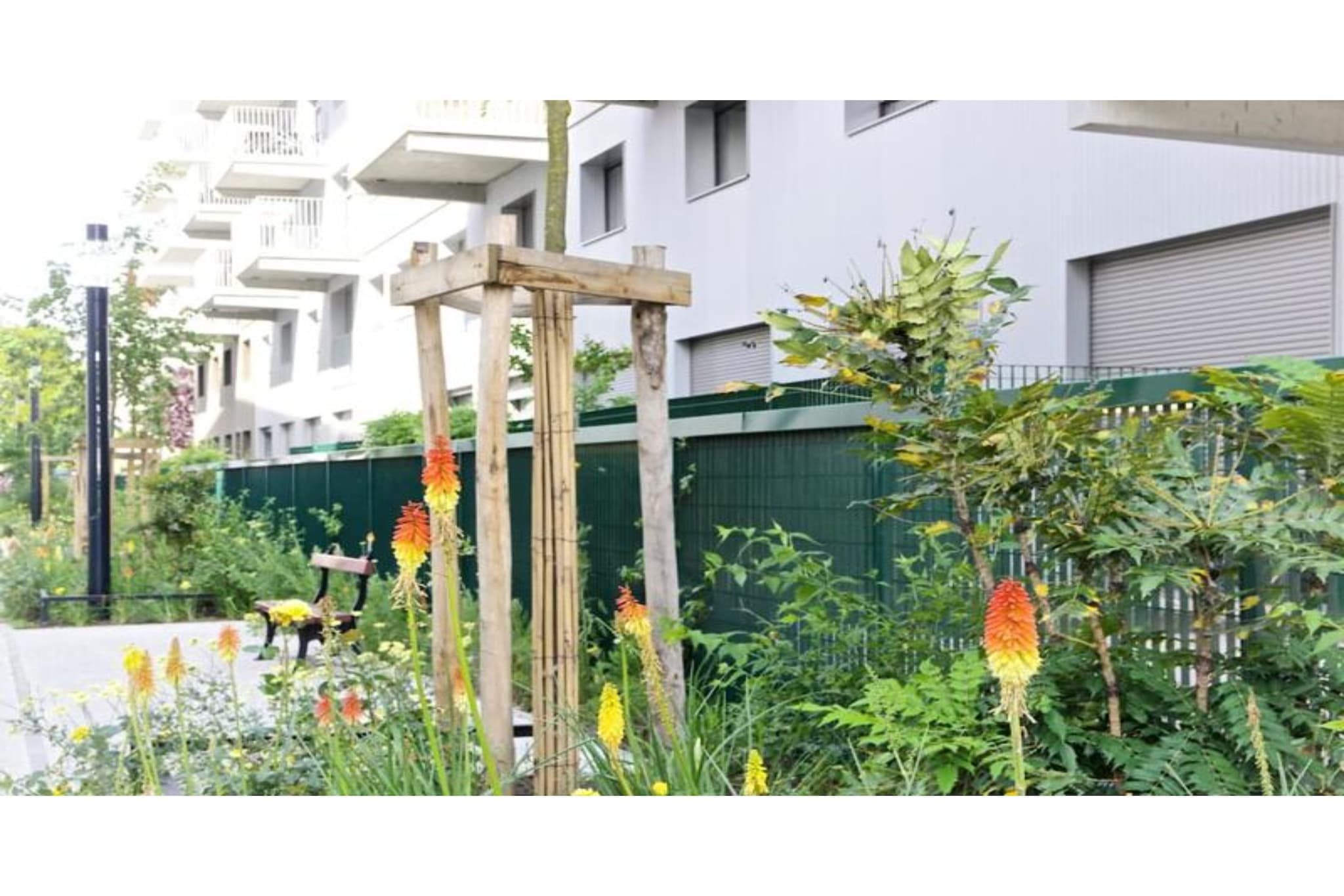 Appartement Charmant Et Moderne Pour 4 Avec Parking, Proche Cité Du Vin-Living room