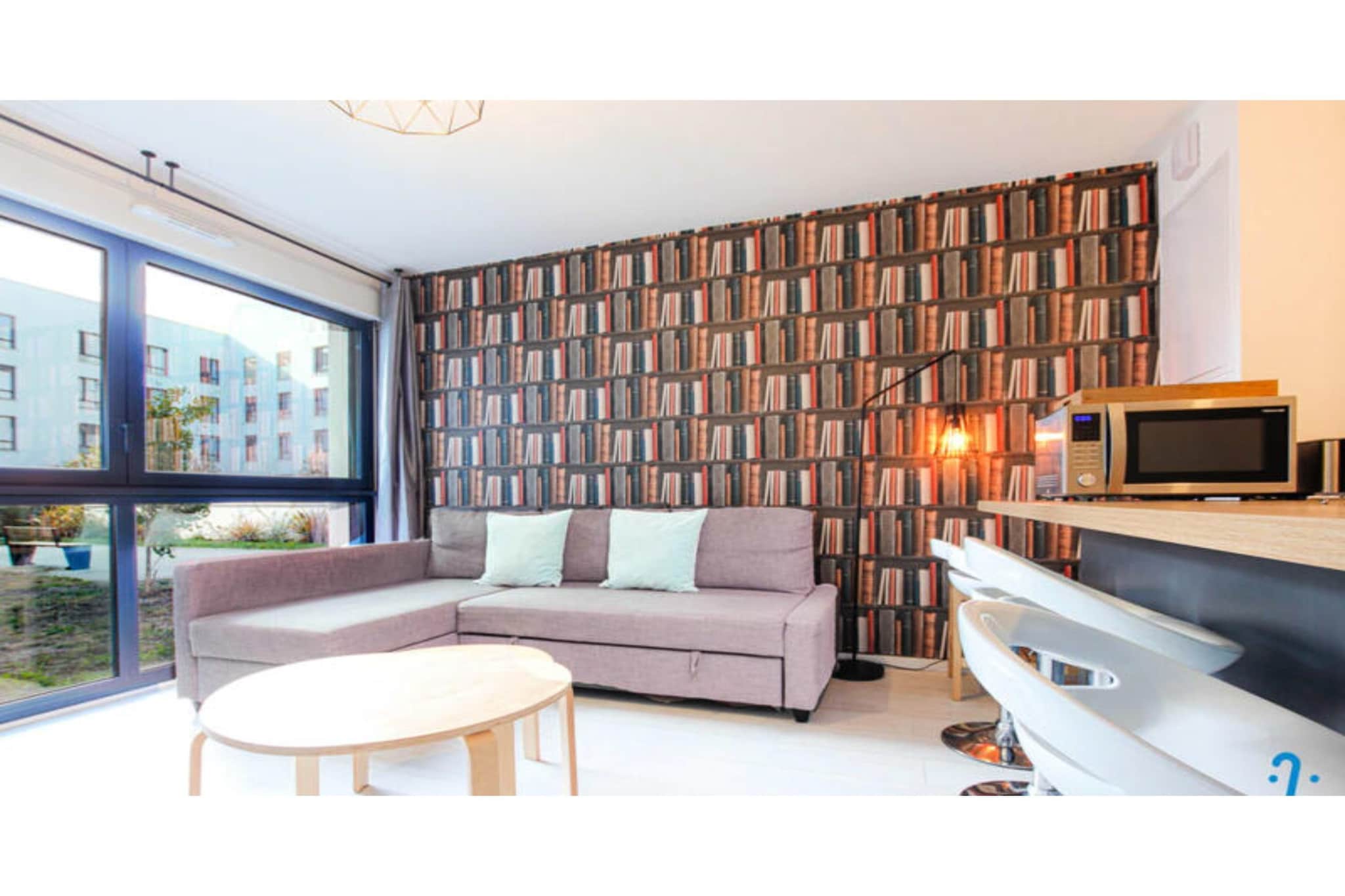 Appartement Charmant Et Moderne Pour 4 Avec Parking, Proche Cité Du Vin-Living room