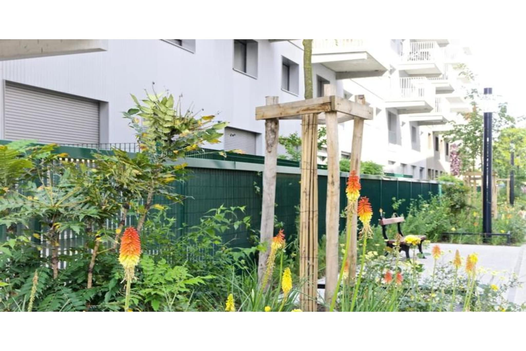 Appartement Charmant Et Moderne Pour 4 Avec Parking, Proche Cité Du Vin-Living room