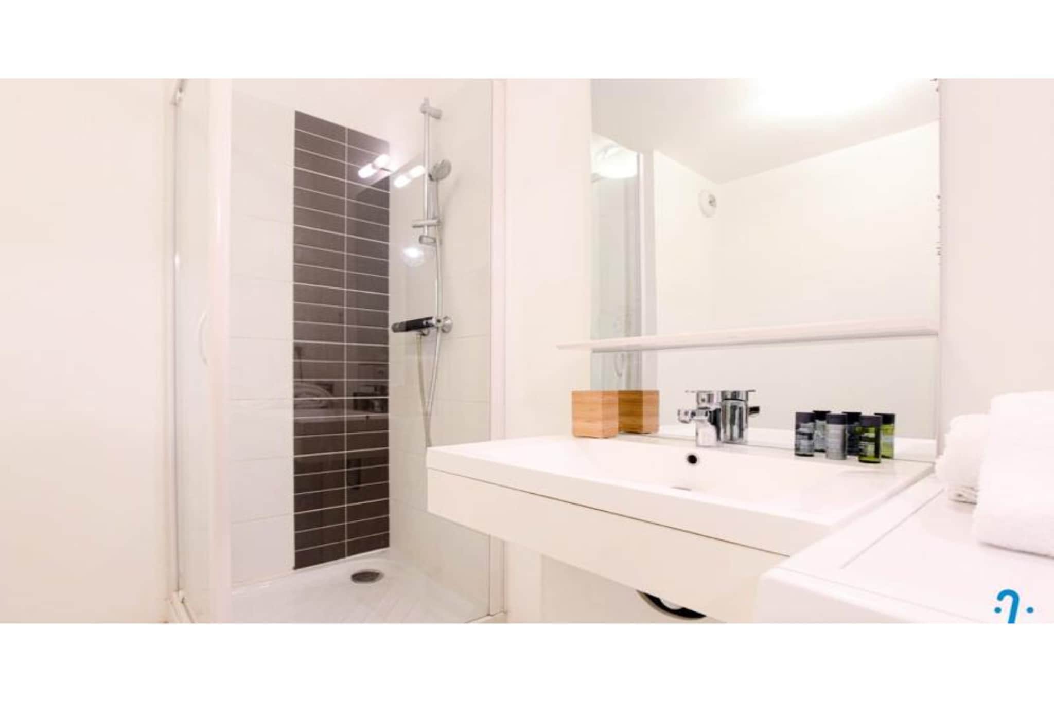 Appartement Charmant Et Moderne Pour 4 Avec Parking, Proche Cité Du Vin-Areas within 1km in summer