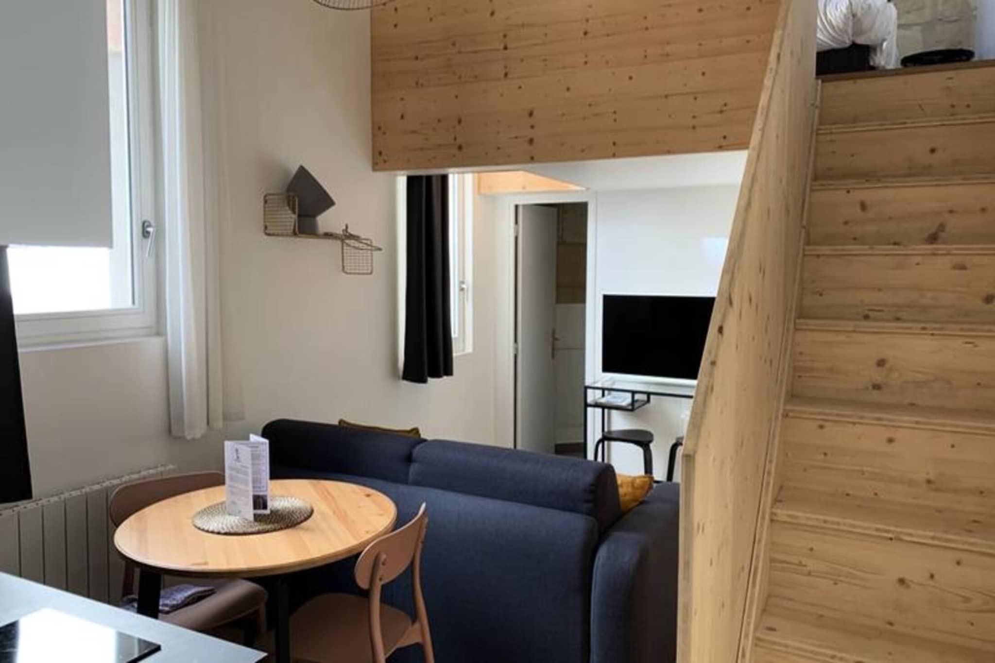 Comfortable Duplex Near Gare St-Jean