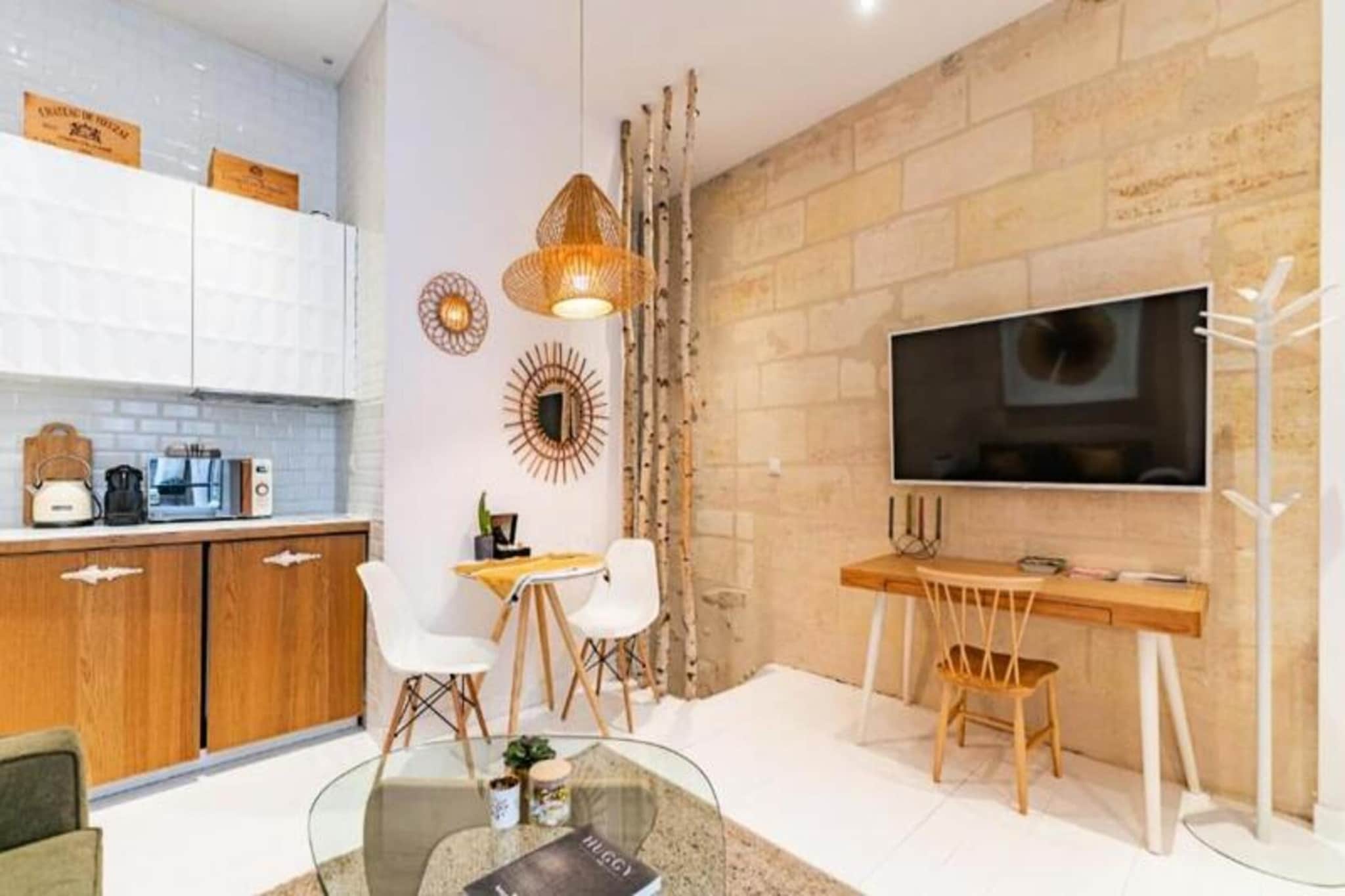 Charming Bordeaux Apartment with Terrace
