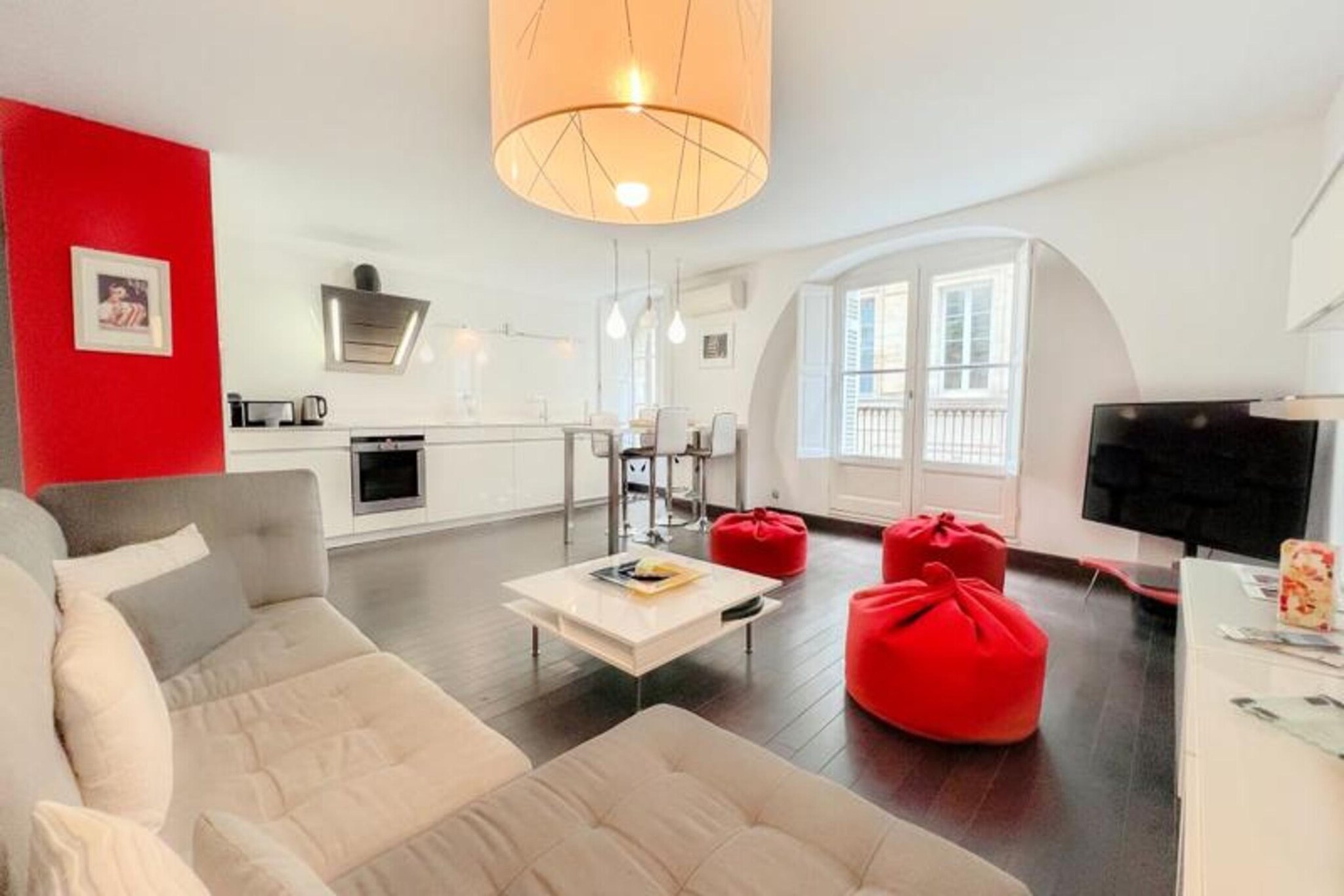 High-End Apt in Golden Triangle