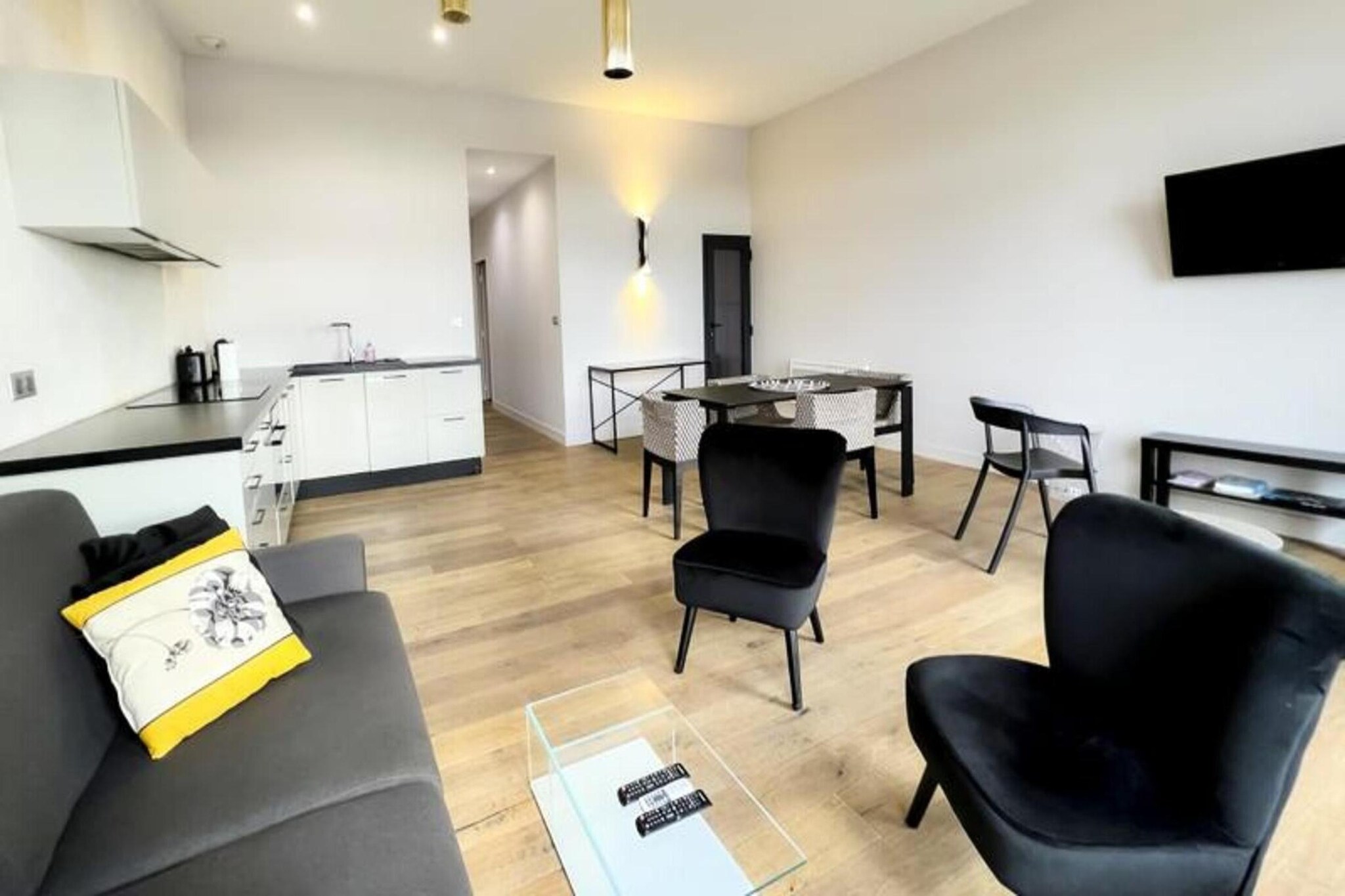 2-Bedroom Apt with River View
